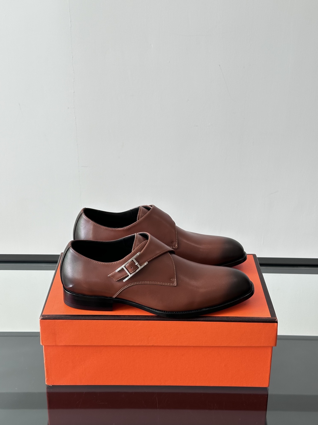 爱马仕Hermes皮鞋👞。2025高级感商务穿搭必备的男鞋~~进口原版牛皮，水染头层牛里，进口真皮大底！
