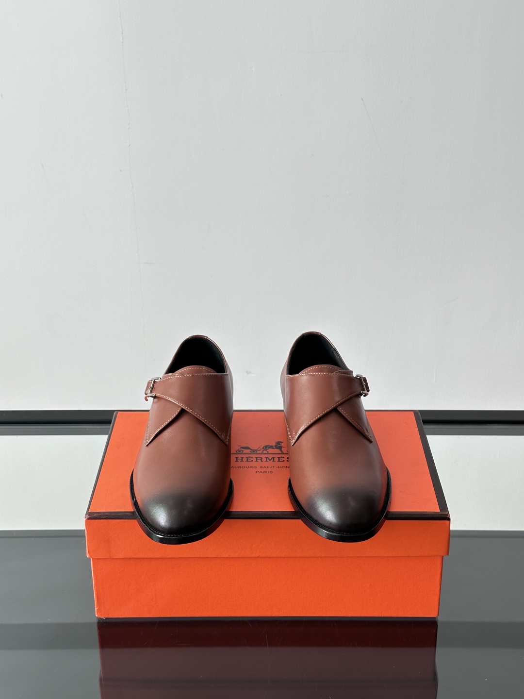 爱马仕Hermes皮鞋👞。2025高级感商务穿搭必备的男鞋~~进口原版牛皮，水染头层牛里，进口真皮大底！
