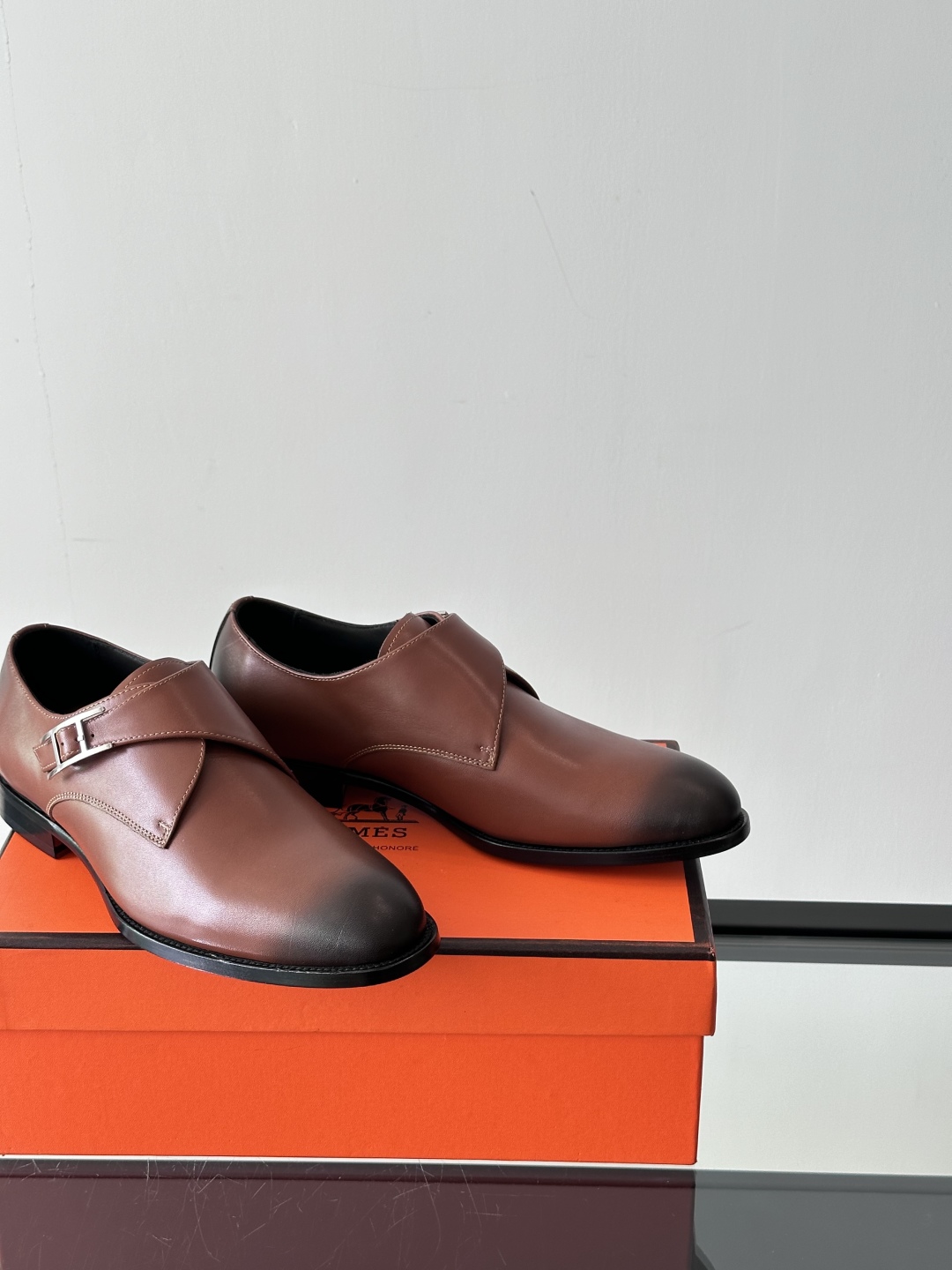 爱马仕Hermes皮鞋👞。2025高级感商务穿搭必备的男鞋~~进口原版牛皮，水染头层牛里，进口真皮大底！