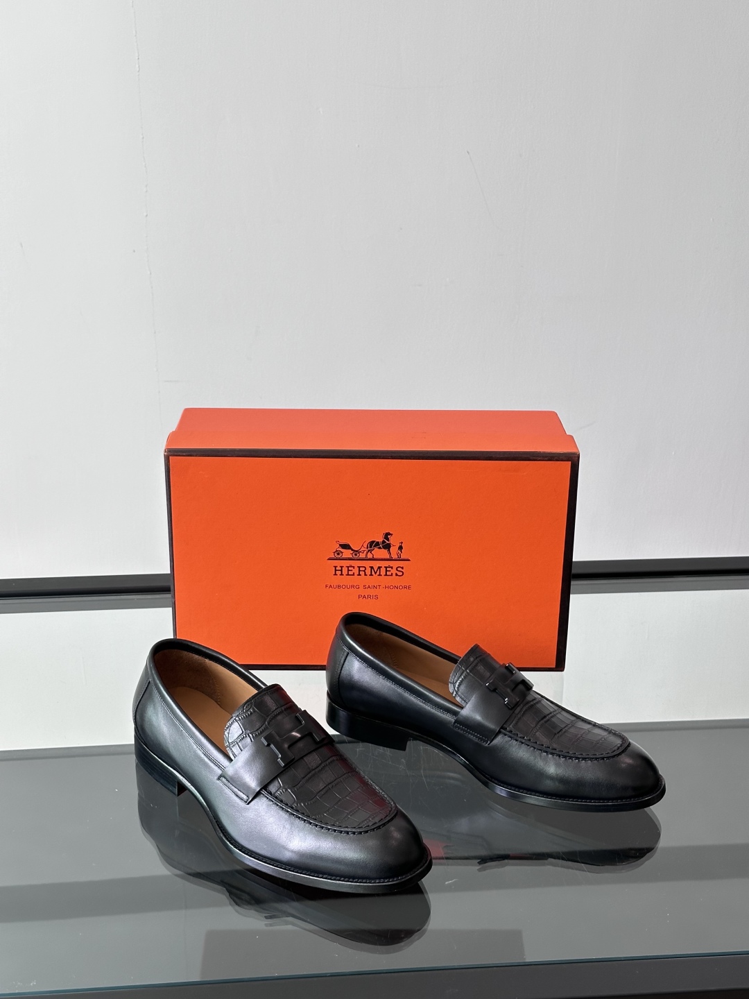 爱马仕Hermes皮鞋👞。2025高级感商务穿搭必备的男鞋~~进口原版牛皮，水染头层牛里，进口真皮大底！