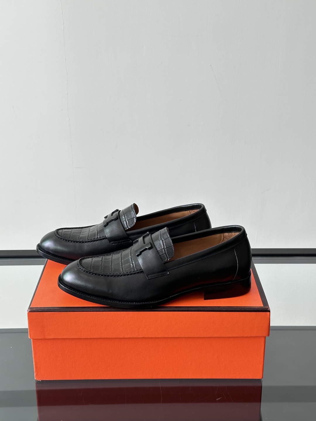 爱马仕Hermes皮鞋👞。2025高级感商务穿搭必备的男鞋~~进口原版牛皮，水染头层牛里，进口真皮大底！