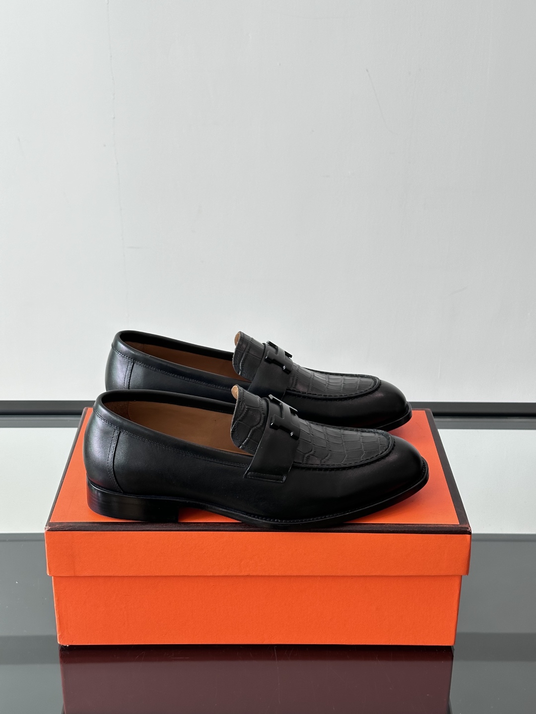 爱马仕Hermes皮鞋👞。2025高级感商务穿搭必备的男鞋~~进口原版牛皮，水染头层牛里，进口真皮大底！
