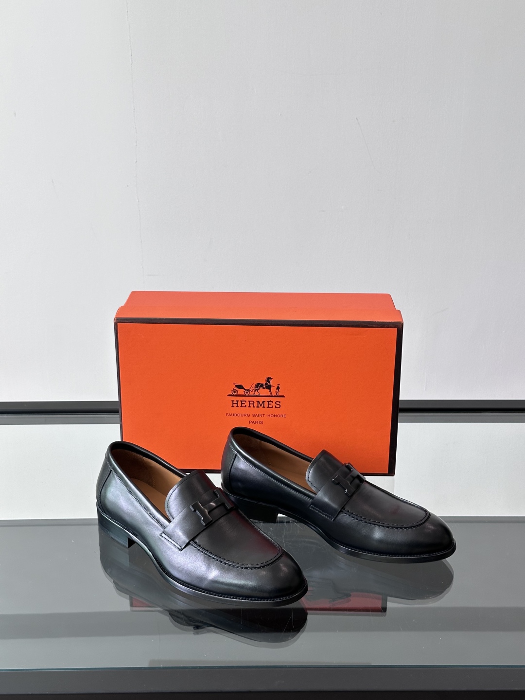 爱马仕Hermes皮鞋👞。2025高级感商务穿搭必备的男鞋~~进口原版牛皮，水染头层牛里，进口真皮大底！