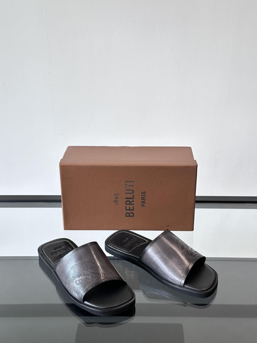 Berlut* 布鲁提 夏季凉鞋新品系列 灵感新季 新款 Shadow 皮革凉鞋 全新