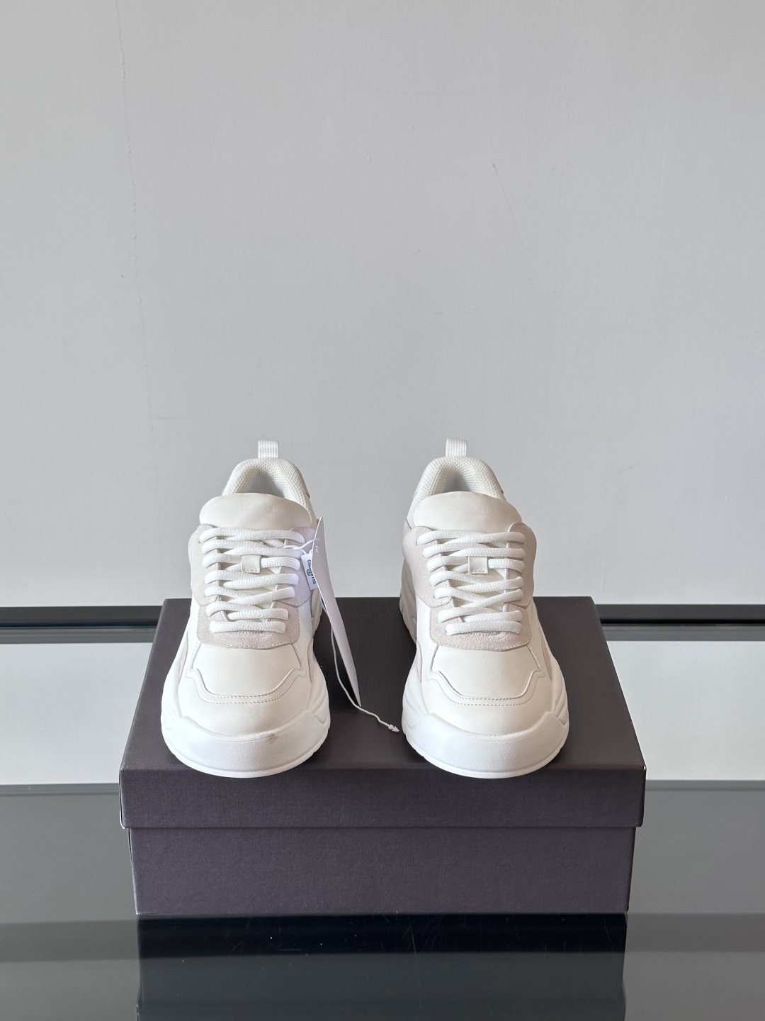 VALENTINO 华伦天奴 厚底 轻底 休闲鞋👟，这是一对超级超级百搭的轻量老爹鞋，这个鞋子的大底是使