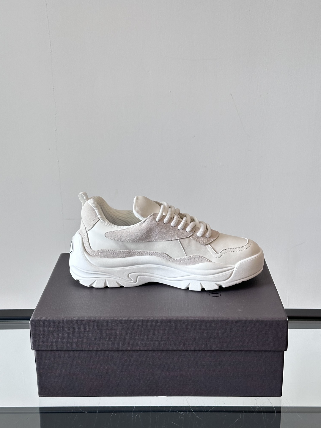 VALENTINO 华伦天奴 厚底 轻底 休闲鞋👟，这是一对超级超级百搭的轻量老爹鞋，这个鞋子的大底是使