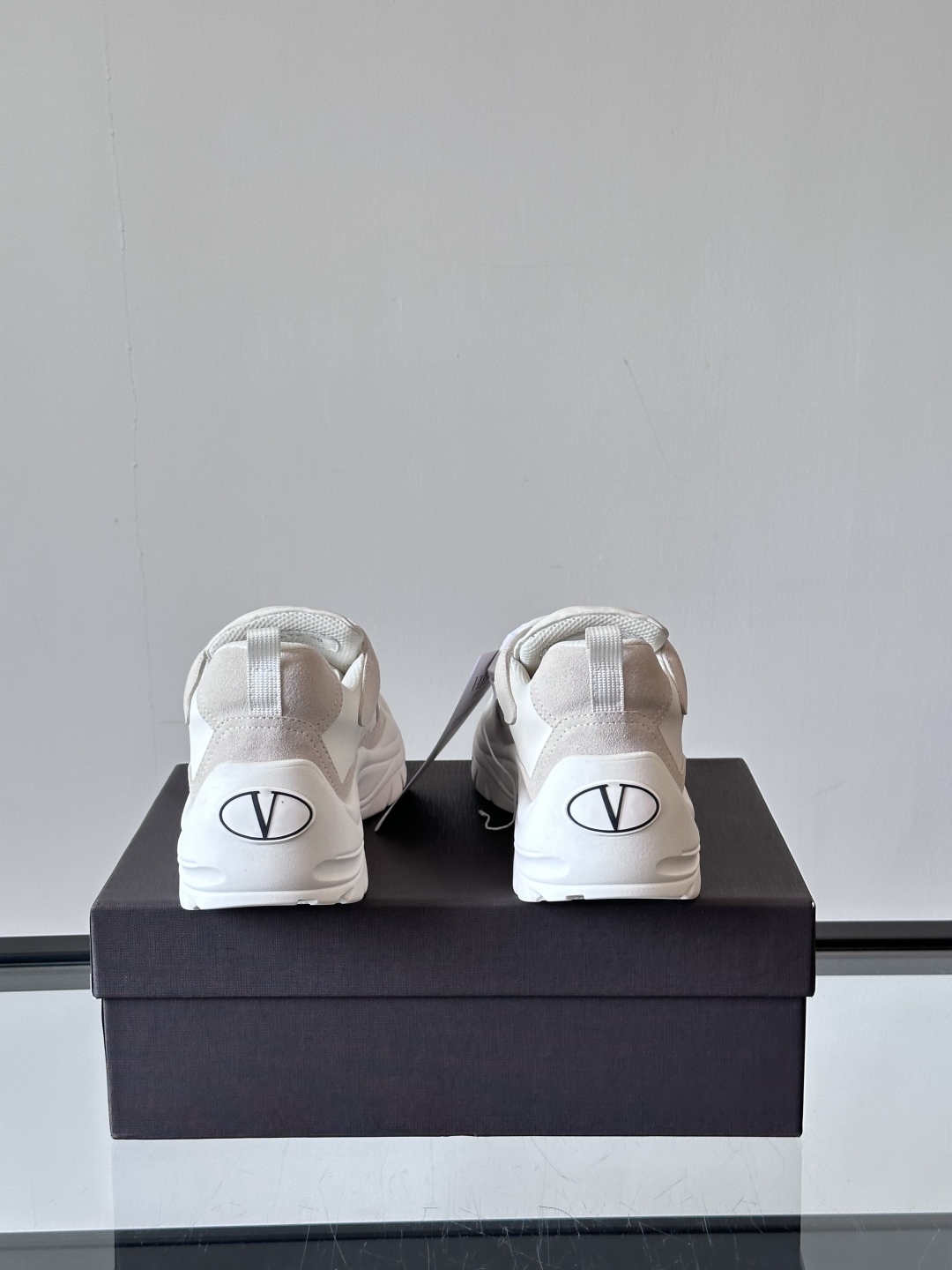 VALENTINO 华伦天奴 厚底 轻底 休闲鞋👟，这是一对超级超级百搭的轻量老爹鞋，这个鞋子的大底是使