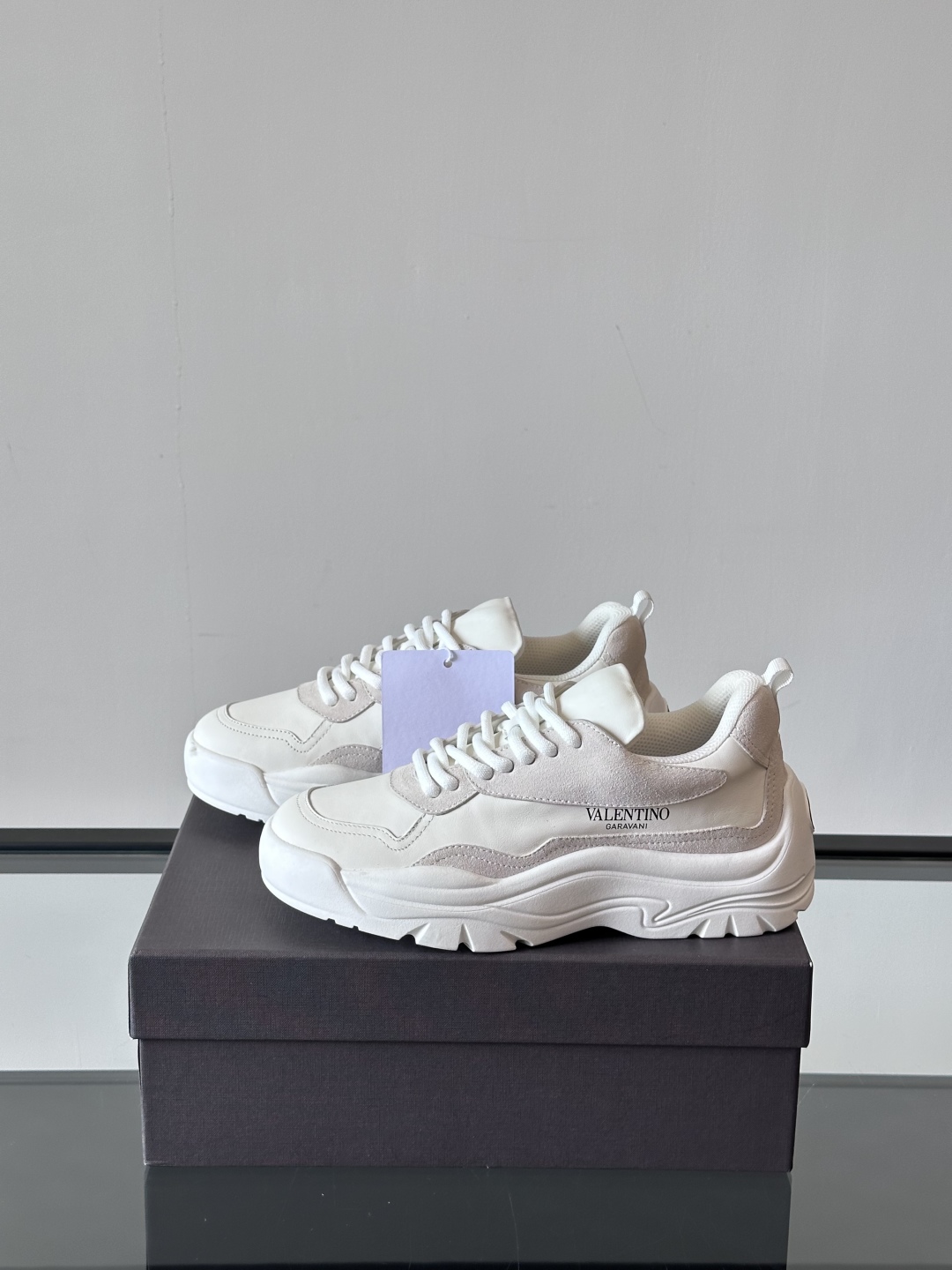 VALENTINO 华伦天奴 厚底 轻底 休闲鞋👟，这是一对超级超级百搭的轻量老爹鞋，这个鞋子的大底是使
