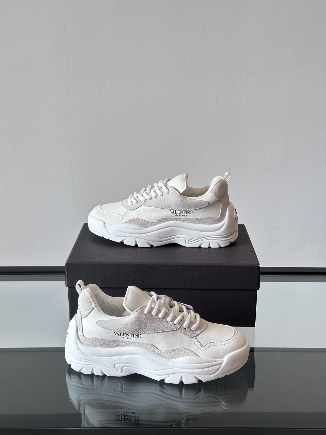 VALENTINO 华伦天奴 厚底 轻底 休闲鞋👟，这是一对超级超级百搭的轻量老爹鞋，这个鞋子的大底是使