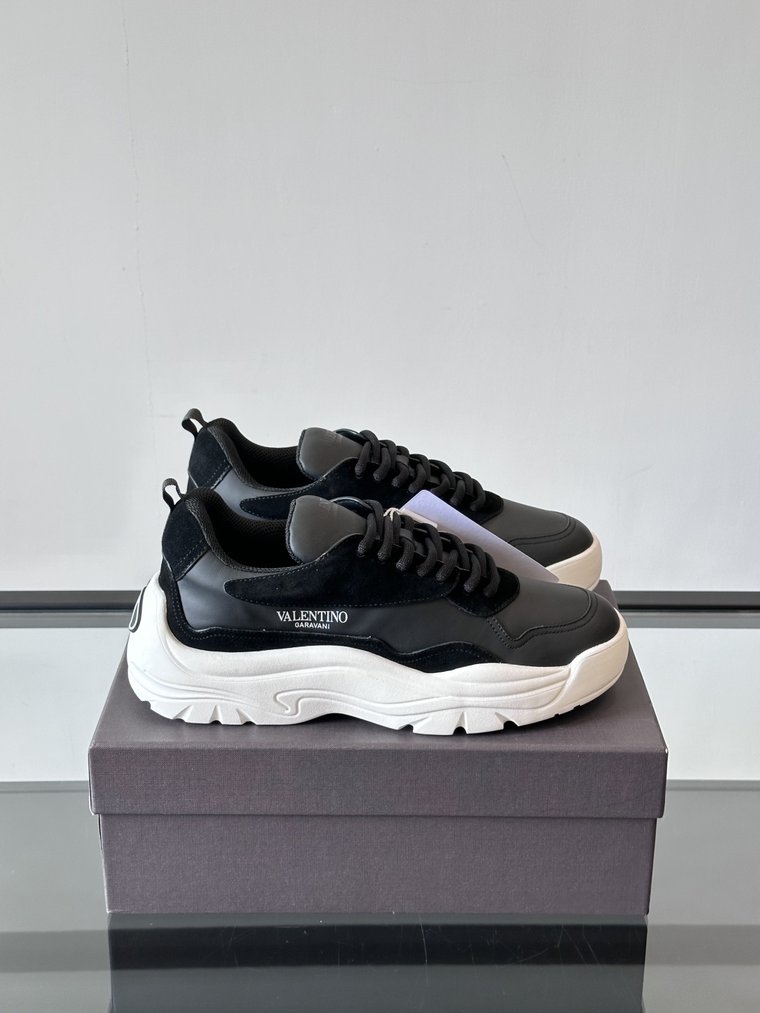 VALENTINO 华伦天奴 厚底 轻底 休闲鞋👟，这是一对超级超级百搭的轻量老爹鞋，这个鞋子的大底是使