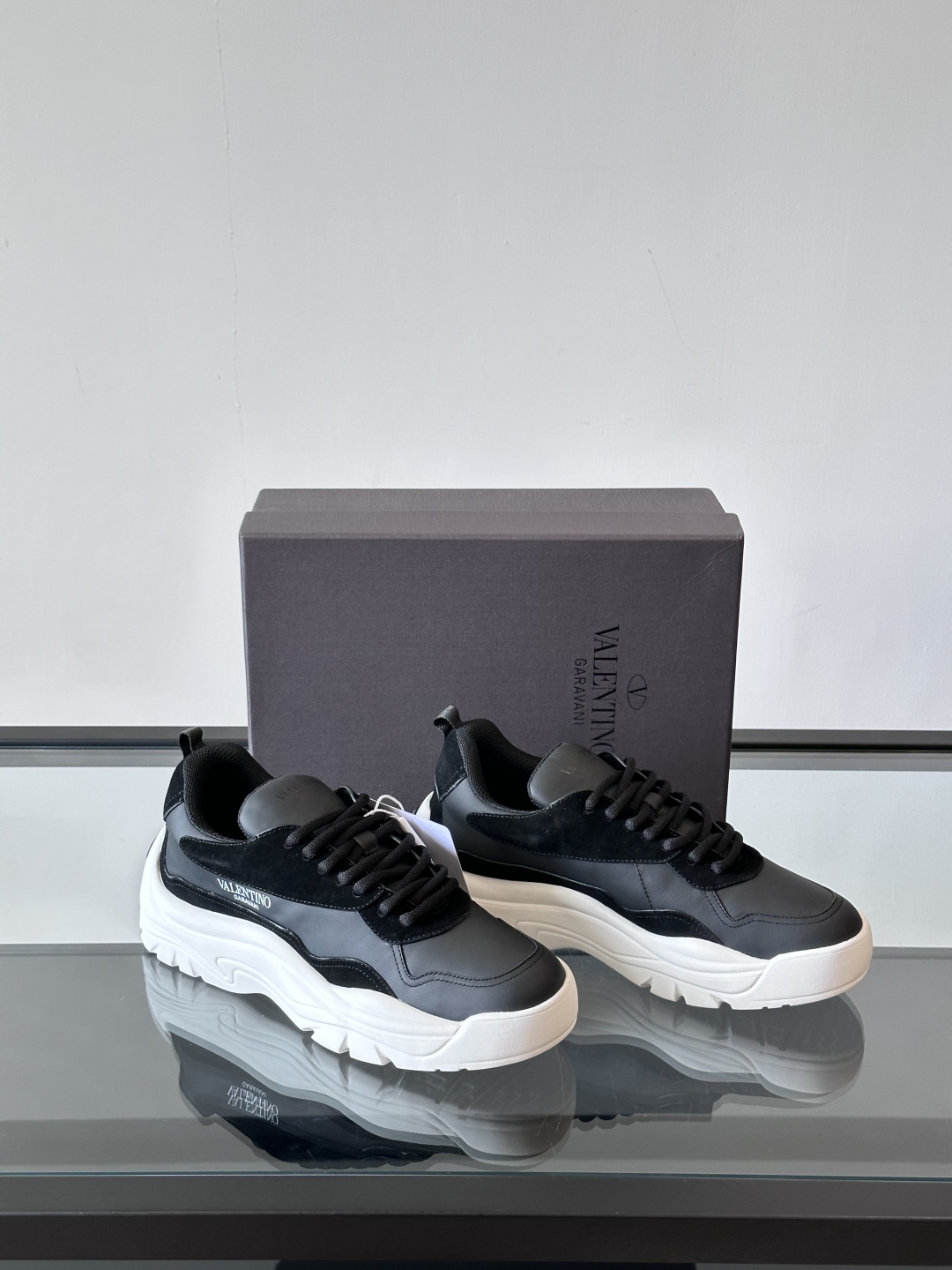VALENTINO 华伦天奴 厚底 轻底 休闲鞋👟，这是一对超级超级百搭的轻量老爹鞋，这个鞋子的大底是使