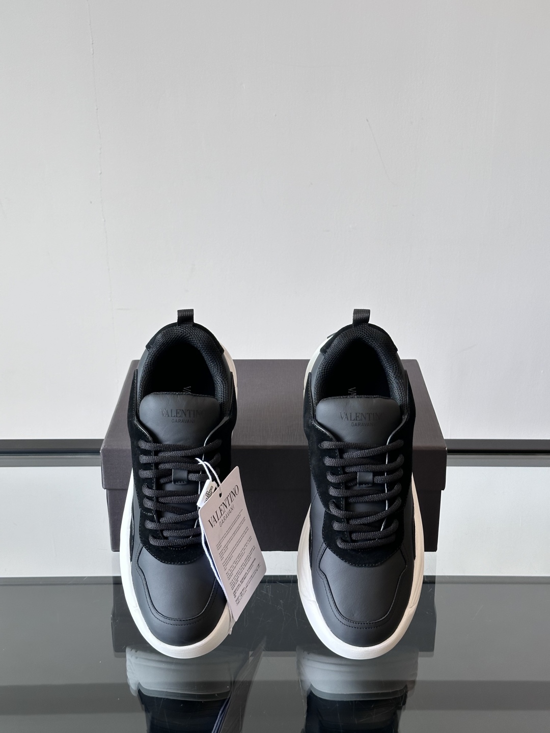 VALENTINO 华伦天奴 厚底 轻底 休闲鞋👟，这是一对超级超级百搭的轻量老爹鞋，这个鞋子的大底是使