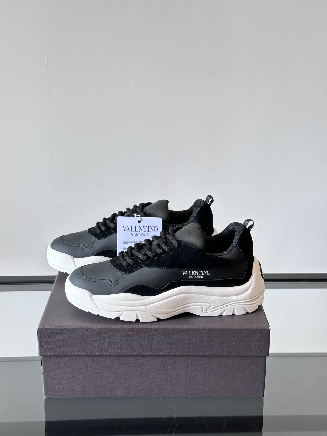 VALENTINO 华伦天奴 厚底 轻底 休闲鞋👟，这是一对超级超级百搭的轻量老爹鞋，这个鞋子的大底是使