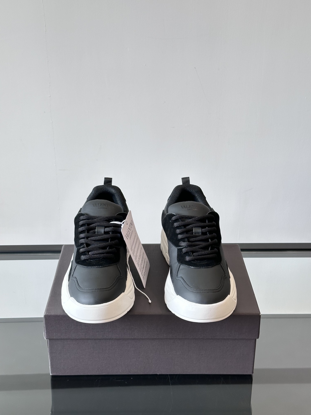 VALENTINO 华伦天奴 厚底 轻底 休闲鞋👟，这是一对超级超级百搭的轻量老爹鞋，这个鞋子的大底是使
