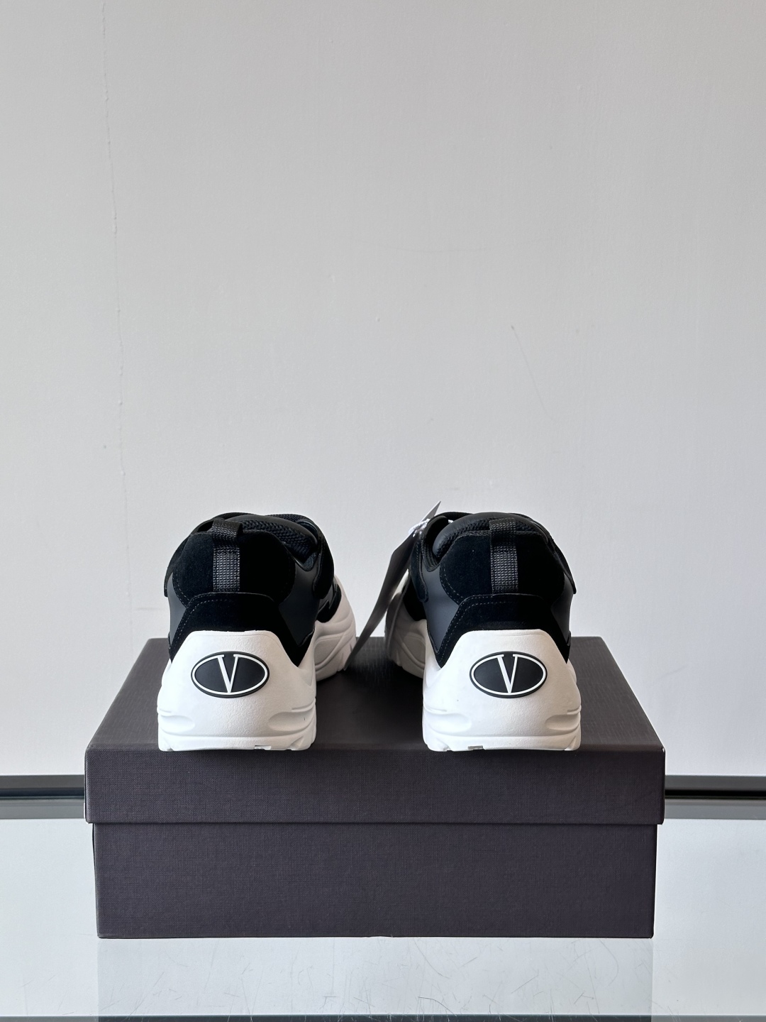 VALENTINO 华伦天奴 厚底 轻底 休闲鞋👟，这是一对超级超级百搭的轻量老爹鞋，这个鞋子的大底是使