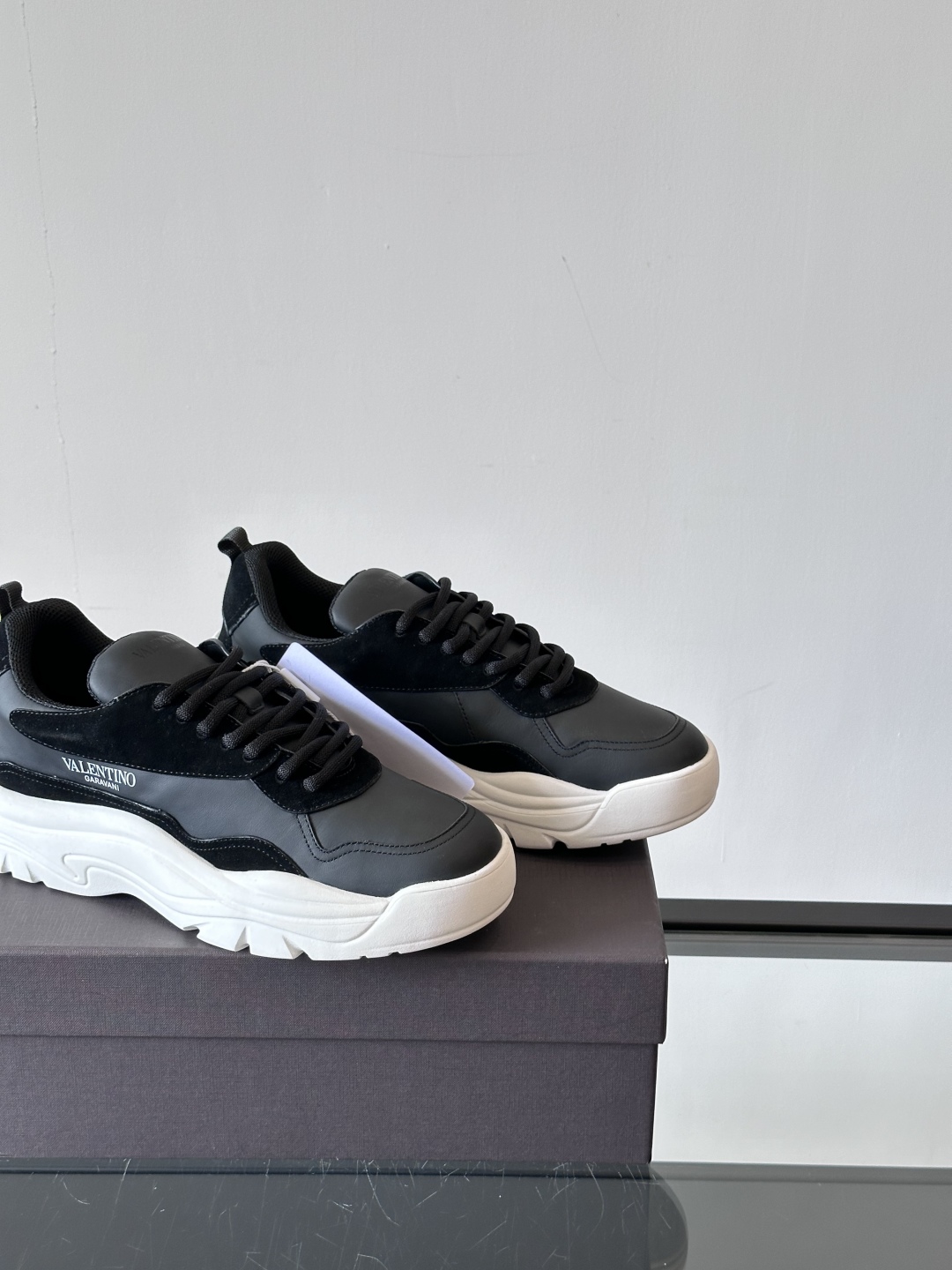 VALENTINO 华伦天奴 厚底 轻底 休闲鞋👟，这是一对超级超级百搭的轻量老爹鞋，这个鞋子的大底是使