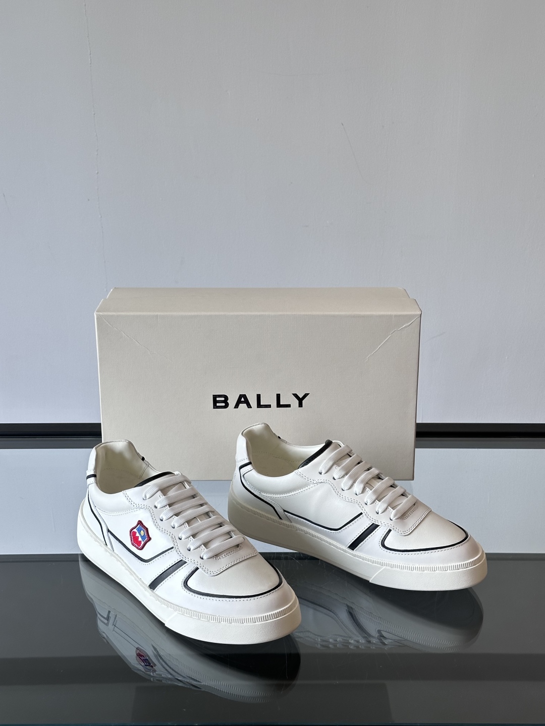 Bally/巴利 RAISE男士新款皮革休闲运动鞋✅这款运动鞋采用进口小牛皮鞋面‼️融入撞色刺绣和皮革线