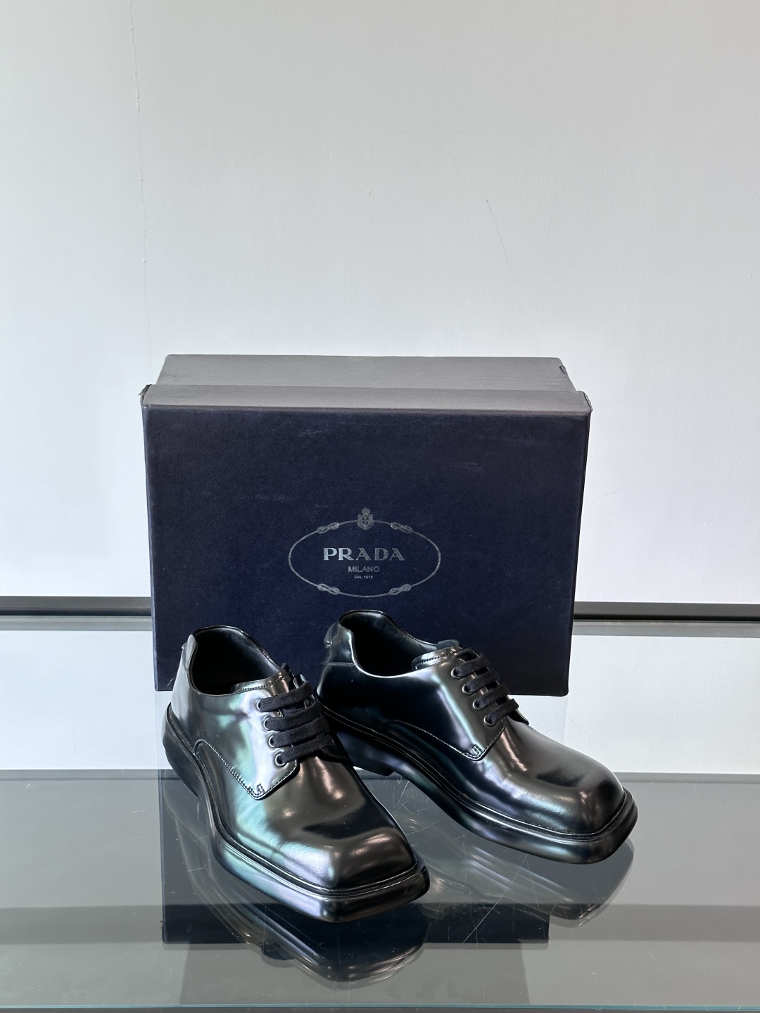 PRADA/普拉达 25ss 春夏新款方头乐福鞋‼️简单的设计大概就是它最让人喜欢的点 不是烂大街的那种