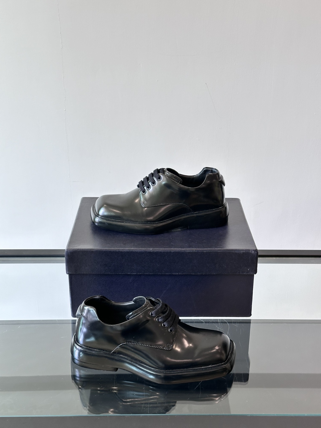 PRADA/普拉达 25ss 春夏新款方头乐福鞋‼️简单的设计大概就是它最让人喜欢的点 不是烂大街的那种