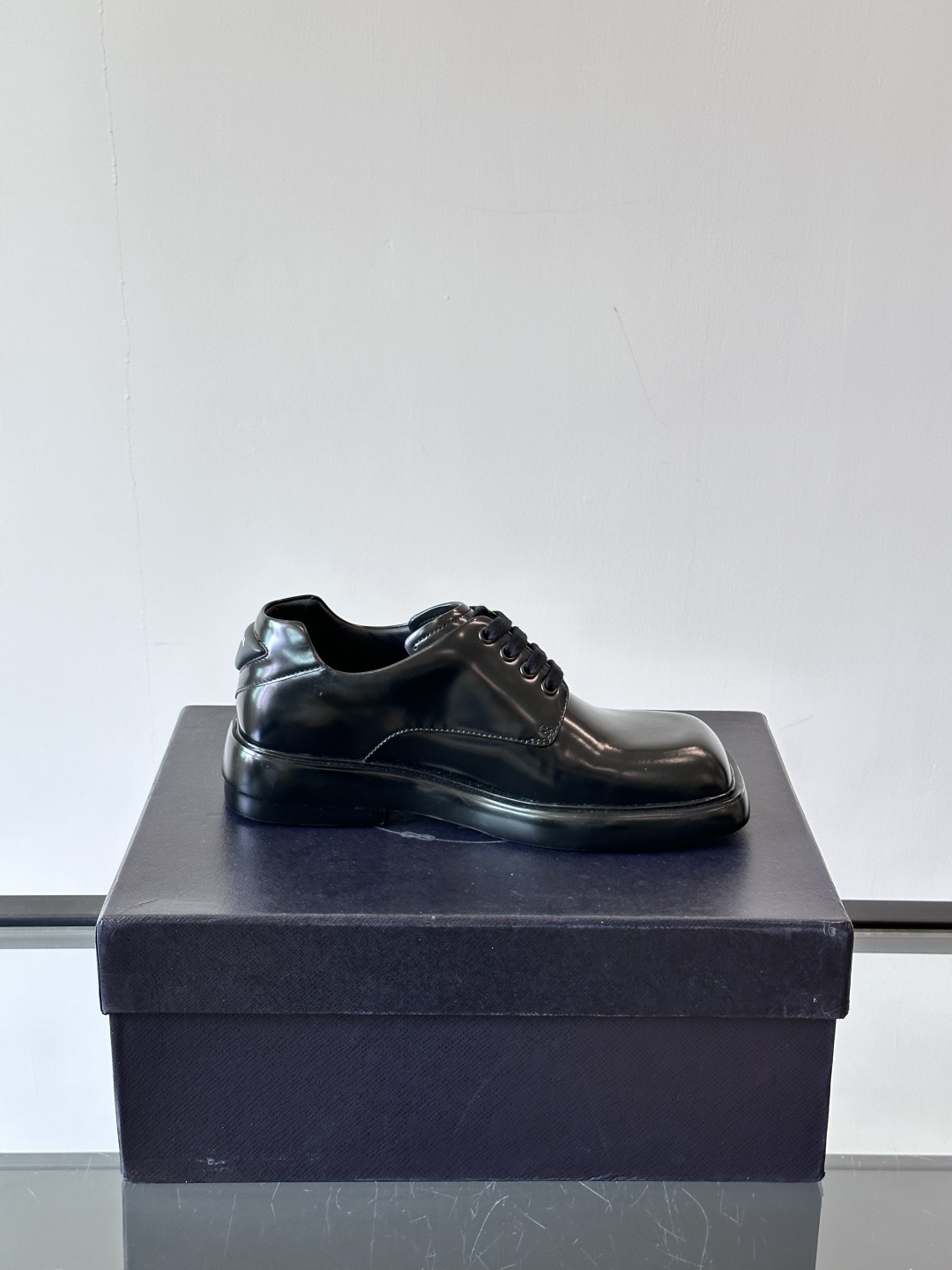 PRADA/普拉达 25ss 春夏新款方头乐福鞋‼️简单的设计大概就是它最让人喜欢的点 不是烂大街的那种