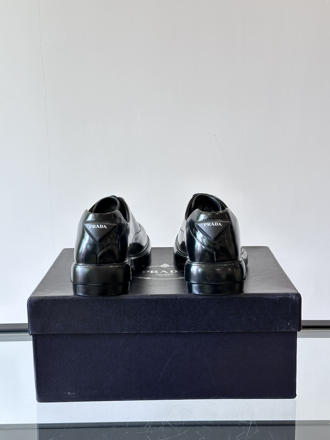 PRADA/普拉达 25ss 春夏新款方头乐福鞋‼️简单的设计大概就是它最让人喜欢的点 不是烂大街的那种