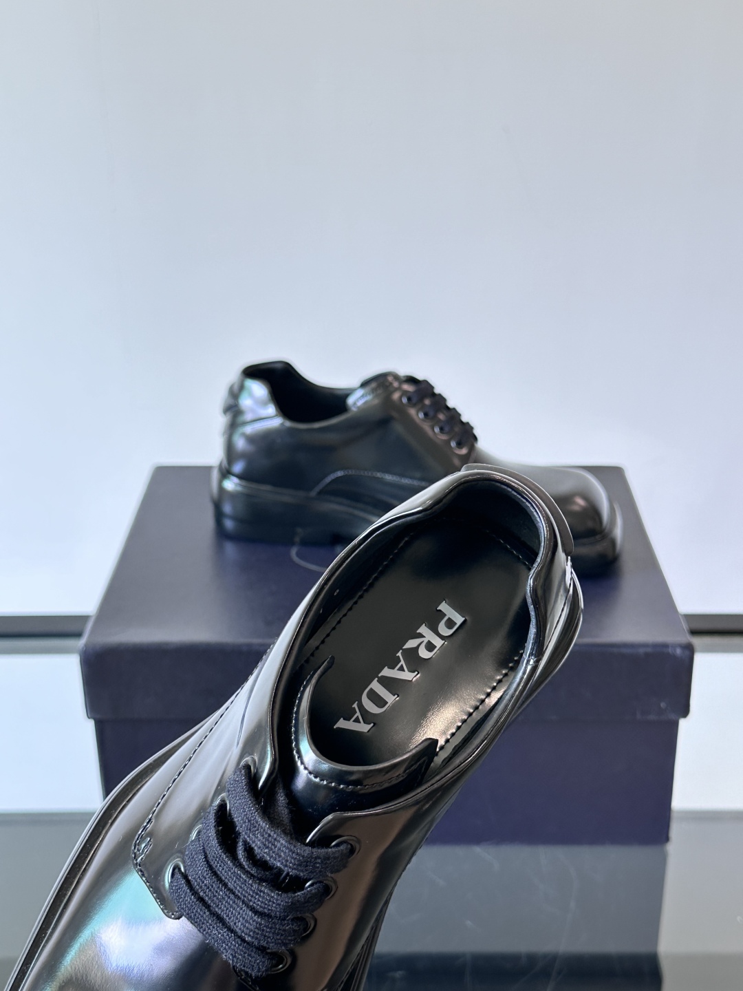 PRADA/普拉达 25ss 春夏新款方头乐福鞋‼️简单的设计大概就是它最让人喜欢的点 不是烂大街的那种