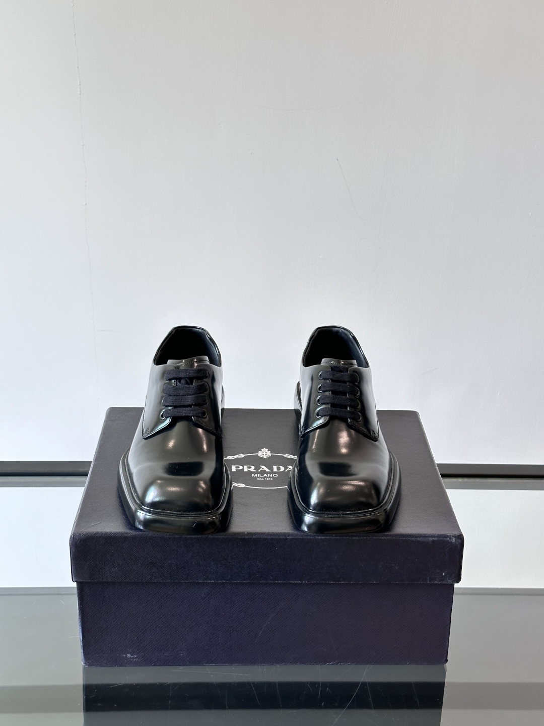 PRADA/普拉达 25ss 春夏新款方头乐福鞋‼️简单的设计大概就是它最让人喜欢的点 不是烂大街的那种