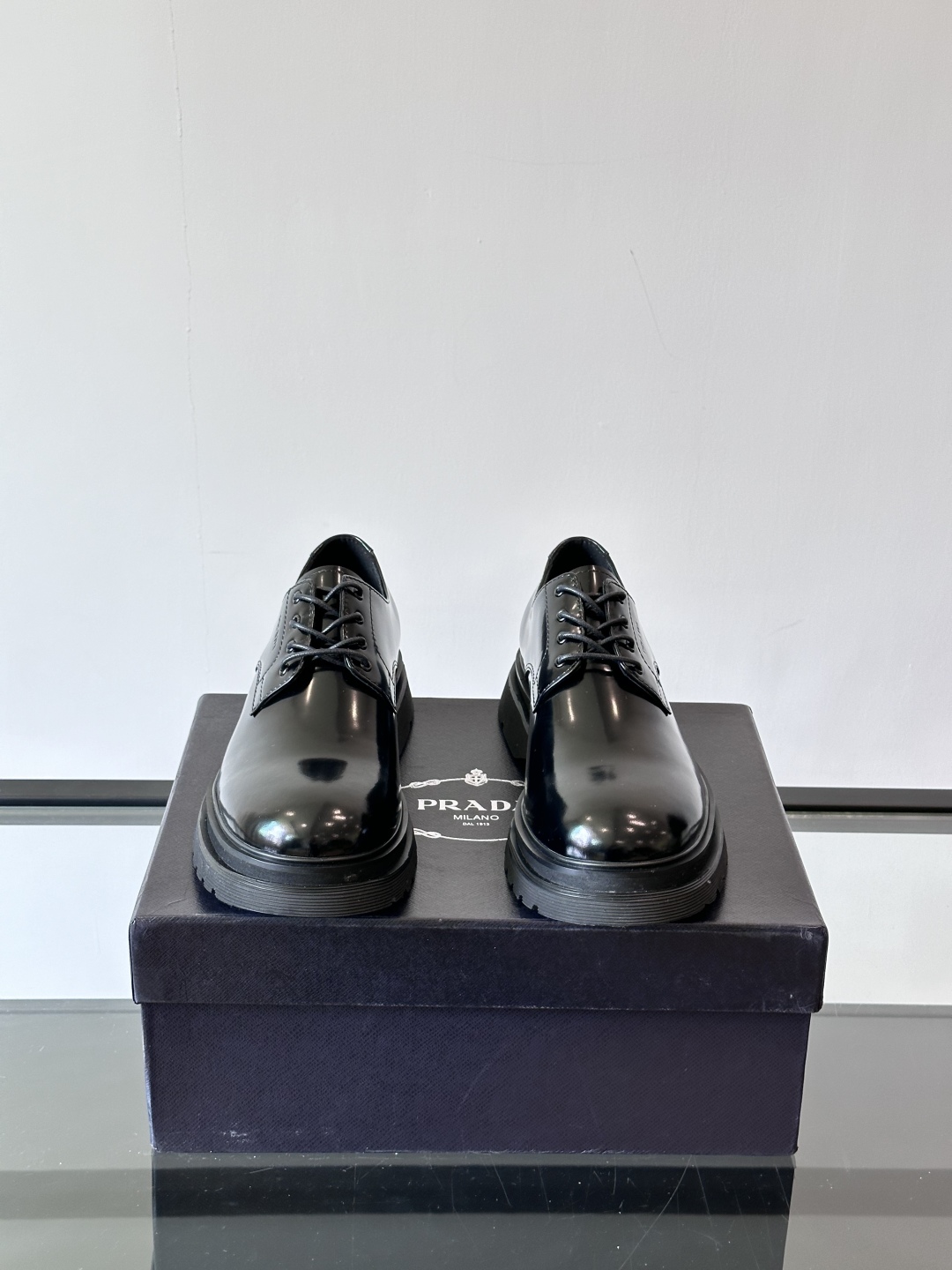 PRADA/普拉达 25ss 春夏新款大头皮鞋‼️简单的设计大概就是它最让人喜欢的点 不是烂大街的那种 