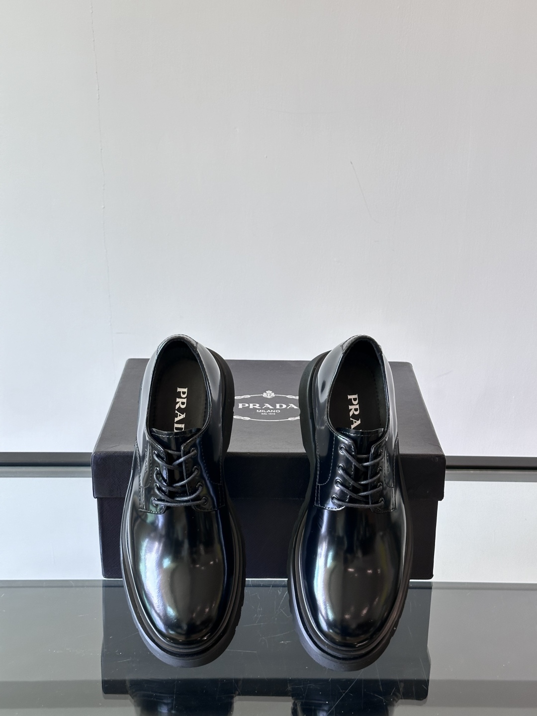 PRADA/普拉达 25ss 春夏新款大头皮鞋‼️简单的设计大概就是它最让人喜欢的点 不是烂大街的那种 