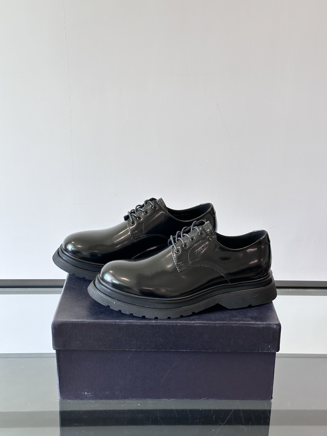 PRADA/普拉达 25ss 春夏新款大头皮鞋‼️简单的设计大概就是它最让人喜欢的点 不是烂大街的那种 