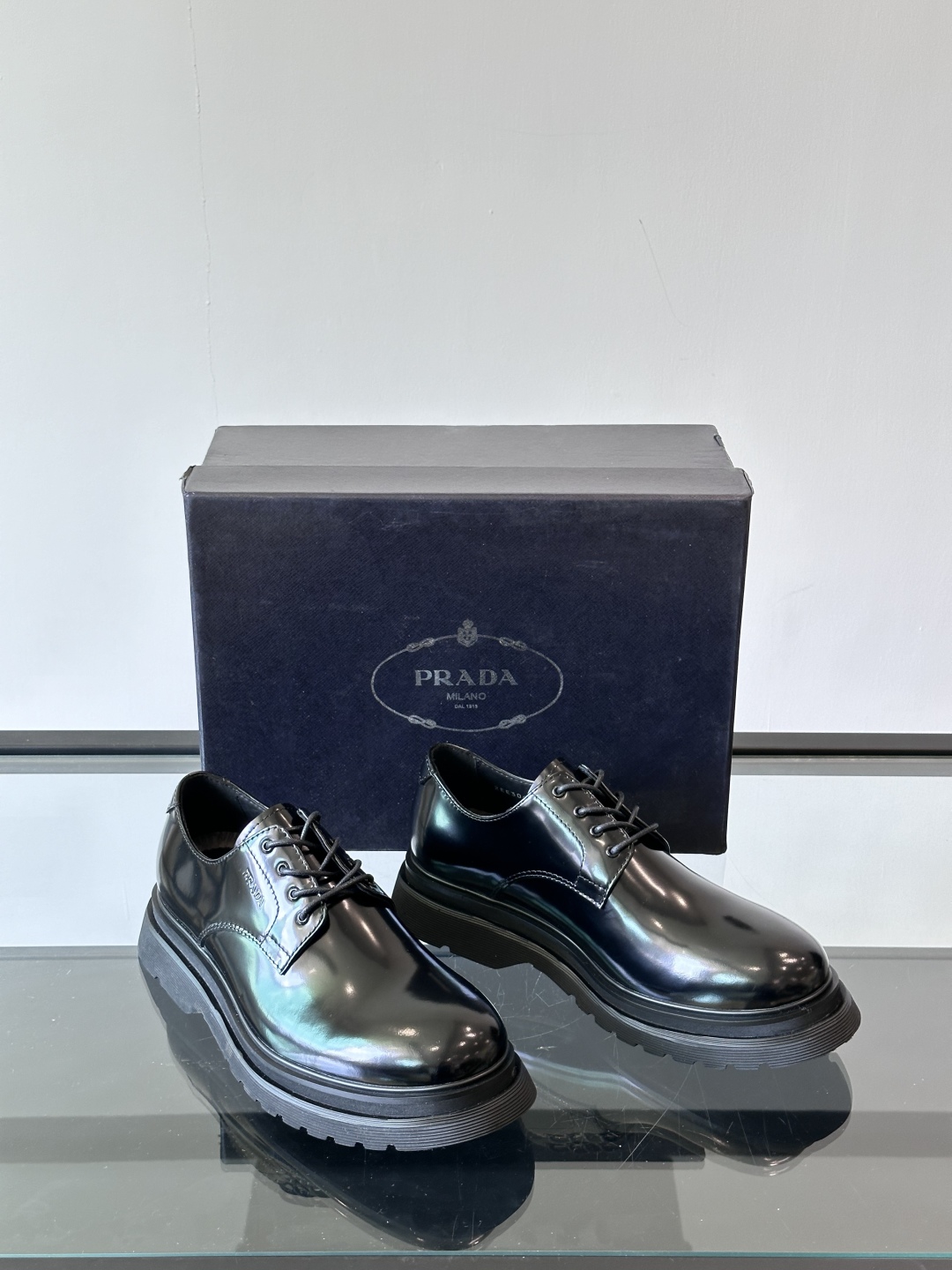 PRADA/普拉达 25ss 春夏新款大头皮鞋‼️简单的设计大概就是它最让人喜欢的点 不是烂大街的那种 