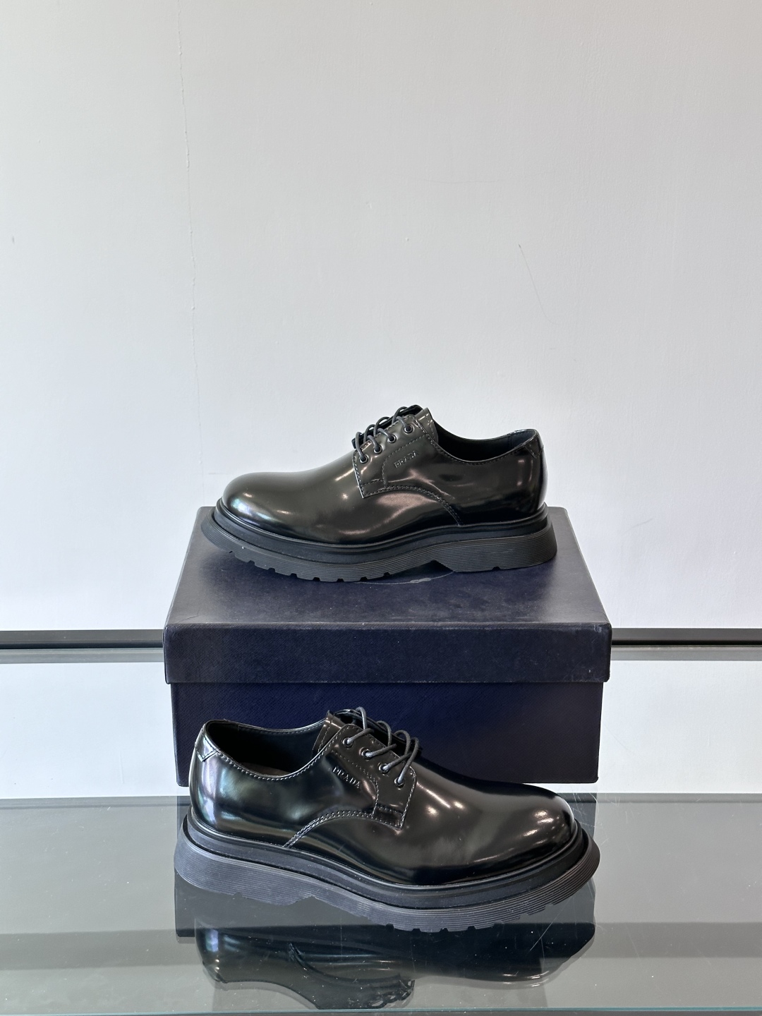 PRADA/普拉达 25ss 春夏新款大头皮鞋‼️简单的设计大概就是它最让人喜欢的点 不是烂大街的那种 