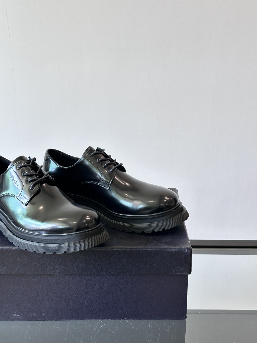 PRADA/普拉达 25ss 春夏新款大头皮鞋‼️简单的设计大概就是它最让人喜欢的点 不是烂大街的那种 
