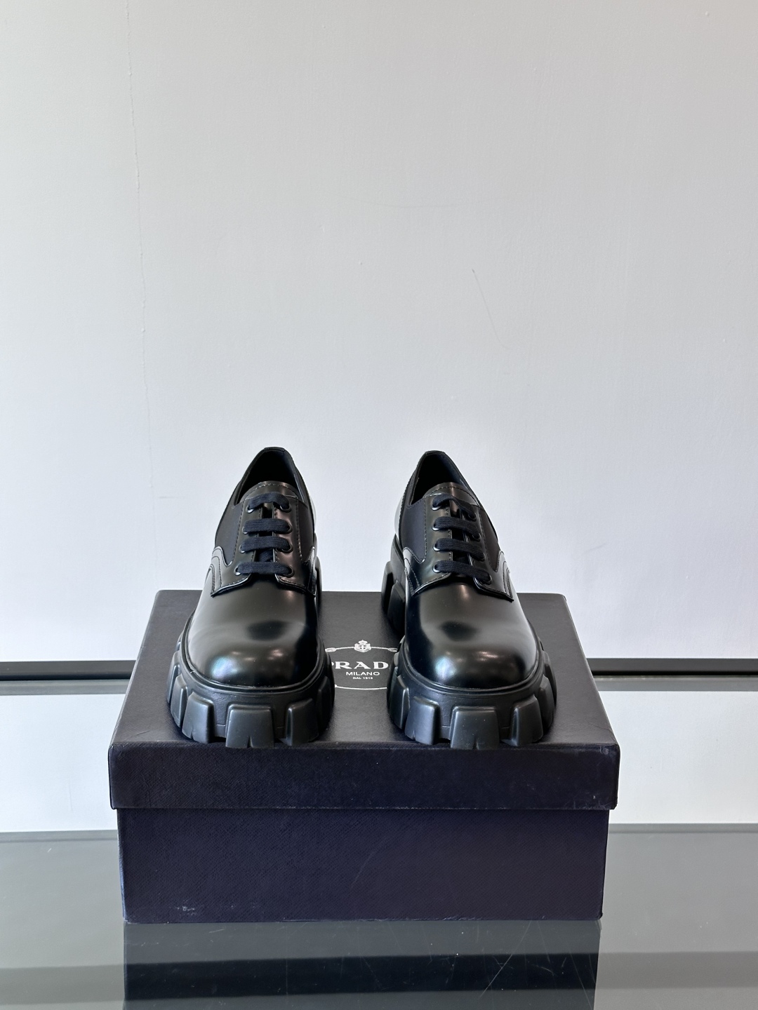 PRADA/普拉达 25ss 春夏新款厚底乐福鞋‼️简单的设计大概就是它最让人喜欢的点 不是烂大街的那种