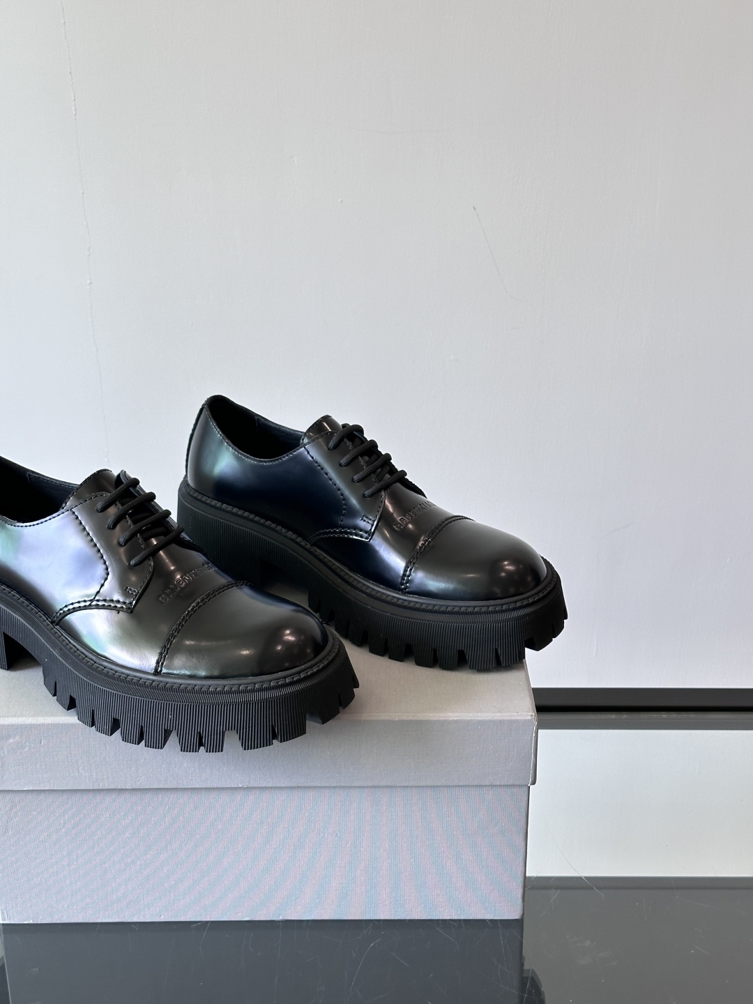 BALENCIAG*巴黎世家秋冬大头德比鞋经典神秘黑搭配，鞋头刻字款 低帮厚底休闲皮鞋 原版开发 原数据
