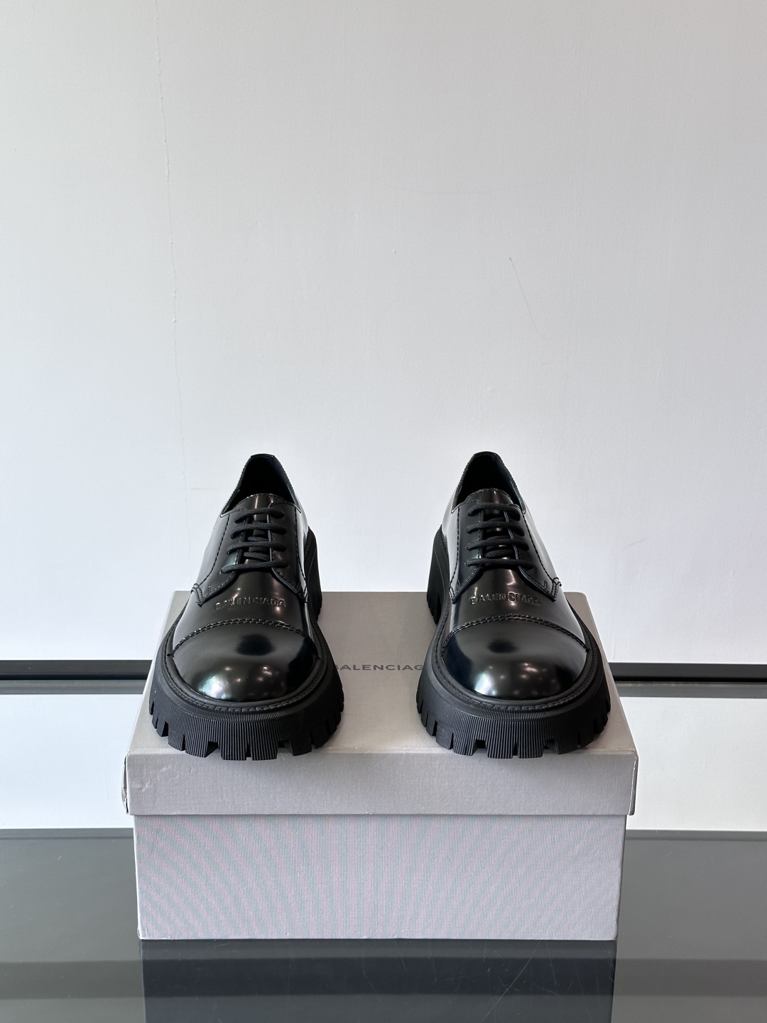 BALENCIAG*巴黎世家秋冬大头德比鞋经典神秘黑搭配，鞋头刻字款 低帮厚底休闲皮鞋 原版开发 原数据