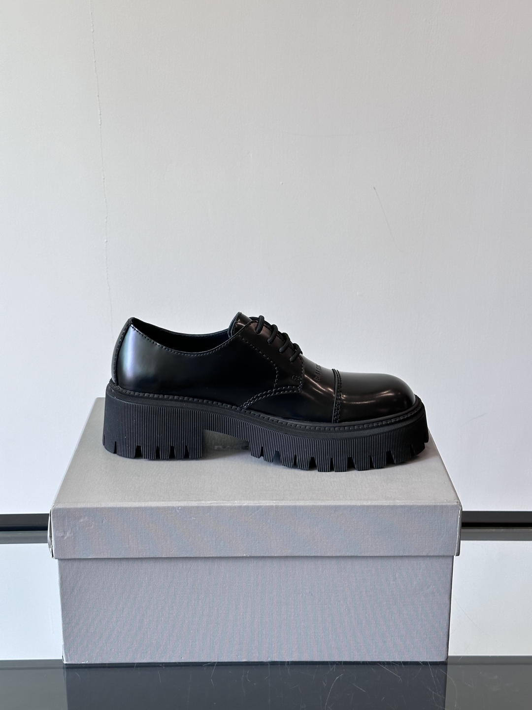BALENCIAG*巴黎世家秋冬大头德比鞋经典神秘黑搭配，鞋头刻字款 低帮厚底休闲皮鞋 原版开发 原数据
