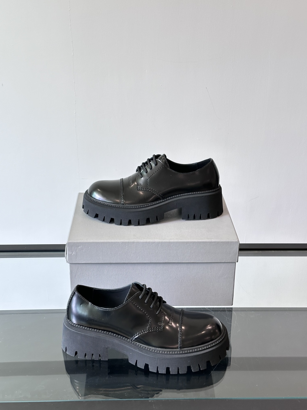 BALENCIAG*巴黎世家秋冬大头德比鞋经典神秘黑搭配，鞋头刻字款 低帮厚底休闲皮鞋 原版开发 原数据
