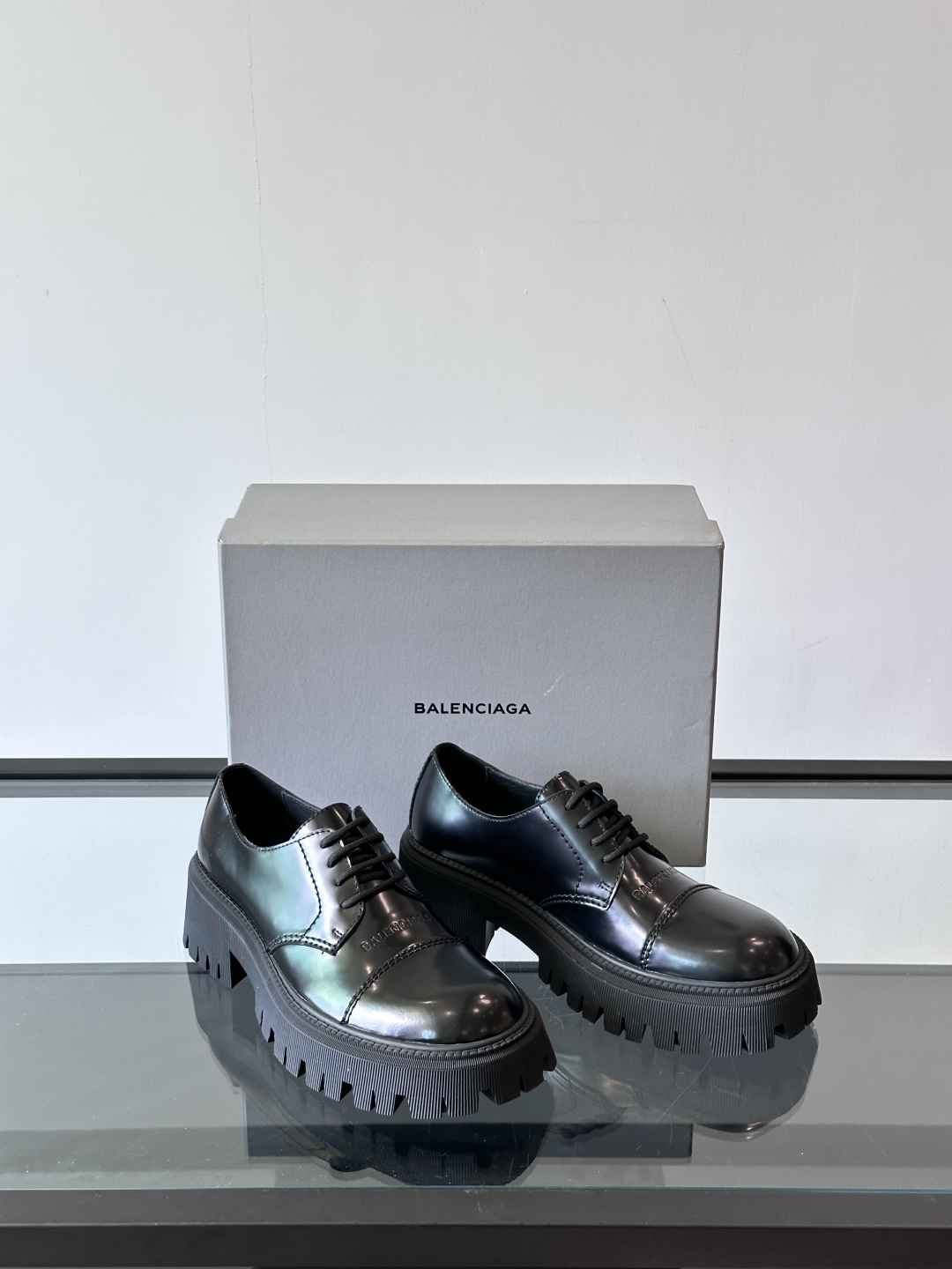 BALENCIAG*巴黎世家秋冬大头德比鞋经典神秘黑搭配，鞋头刻字款 低帮厚底休闲皮鞋 原版开发 原数据