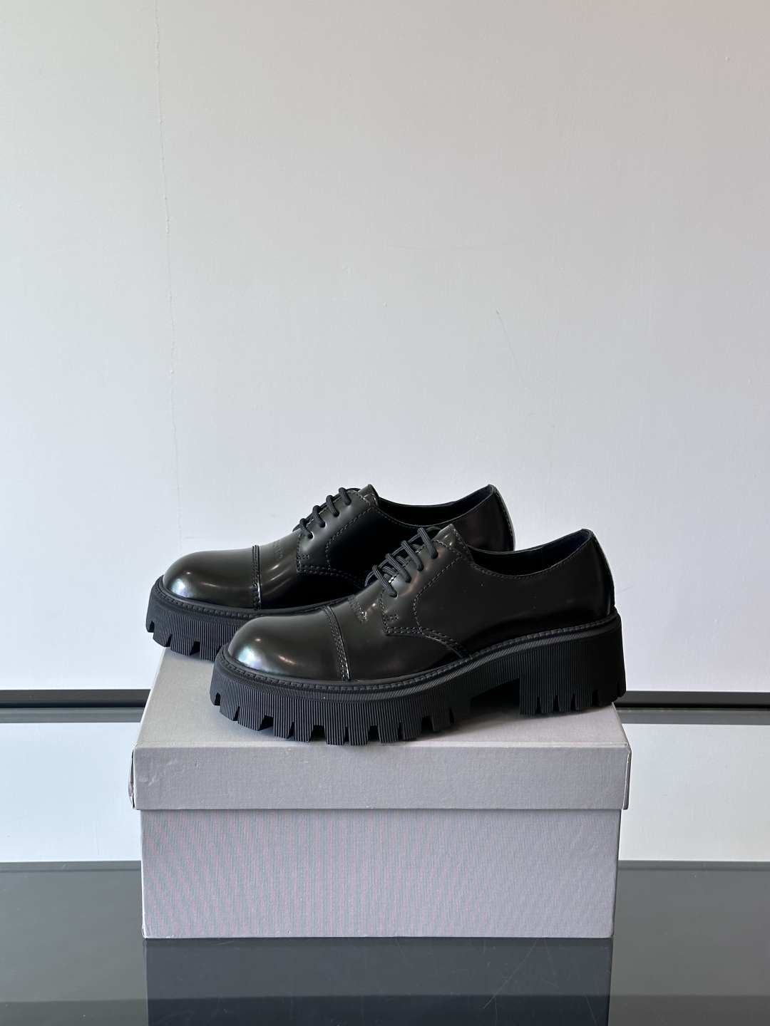 BALENCIAG*巴黎世家秋冬大头德比鞋经典神秘黑搭配，鞋头刻字款 低帮厚底休闲皮鞋 原版开发 原数据