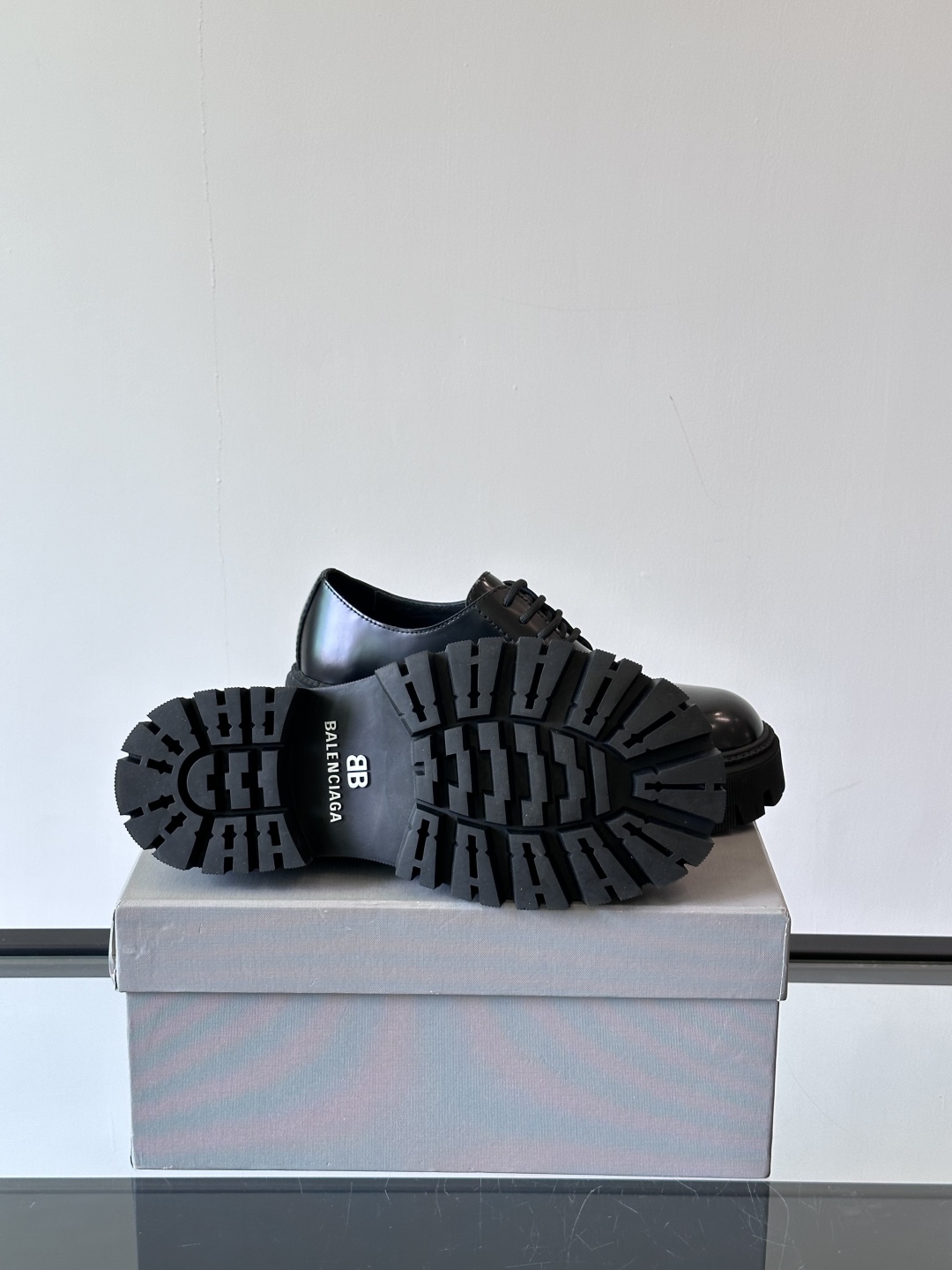 BALENCIAG*巴黎世家秋冬大头德比鞋经典神秘黑搭配，鞋头刻字款 低帮厚底休闲皮鞋 原版开发 原数据