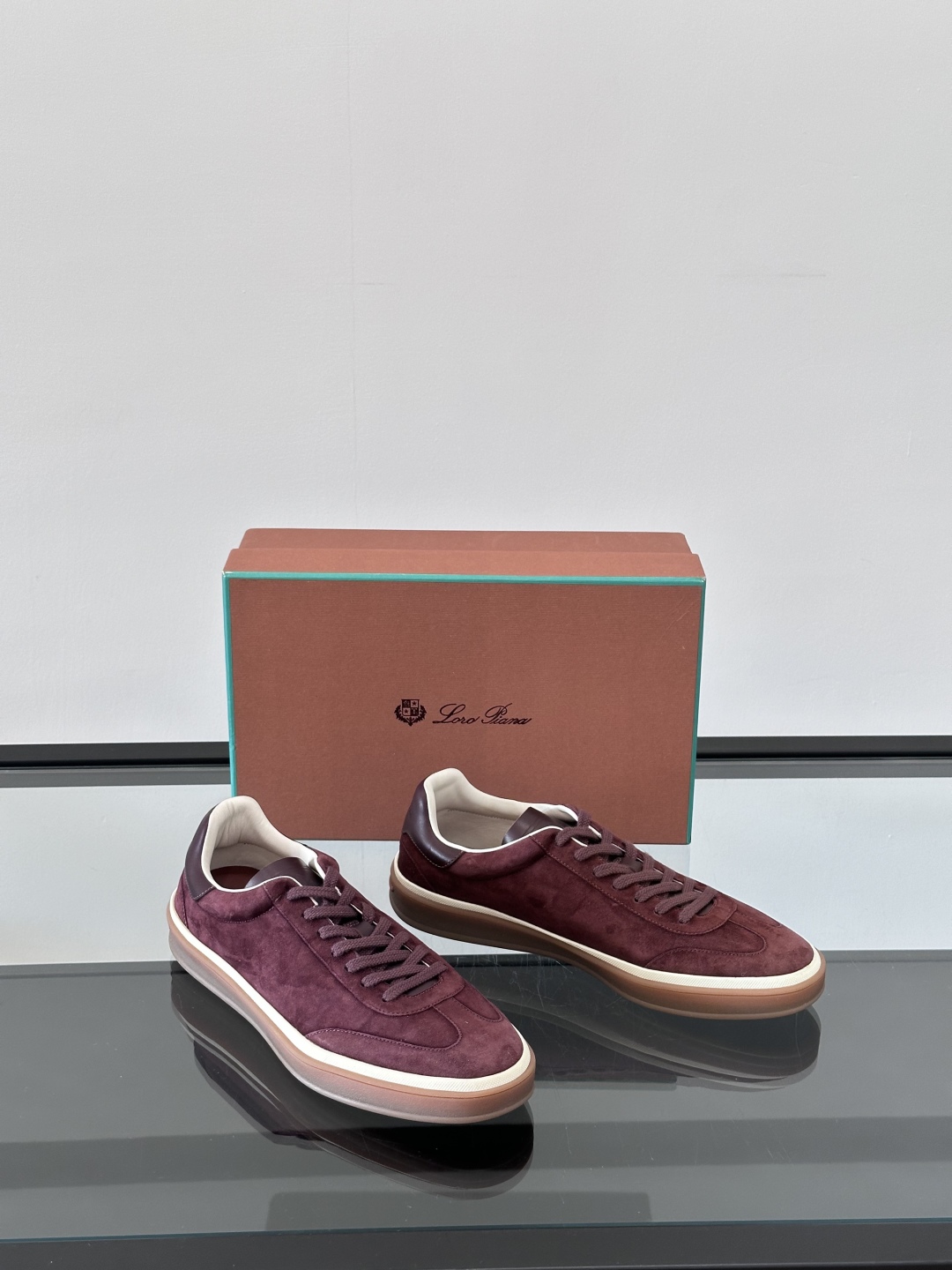 LoroPiana/诺悠翩雅 WeekendWalk情侣款👫新款运动鞋，采用麂皮面料，鞋面绒面革嵌片和内