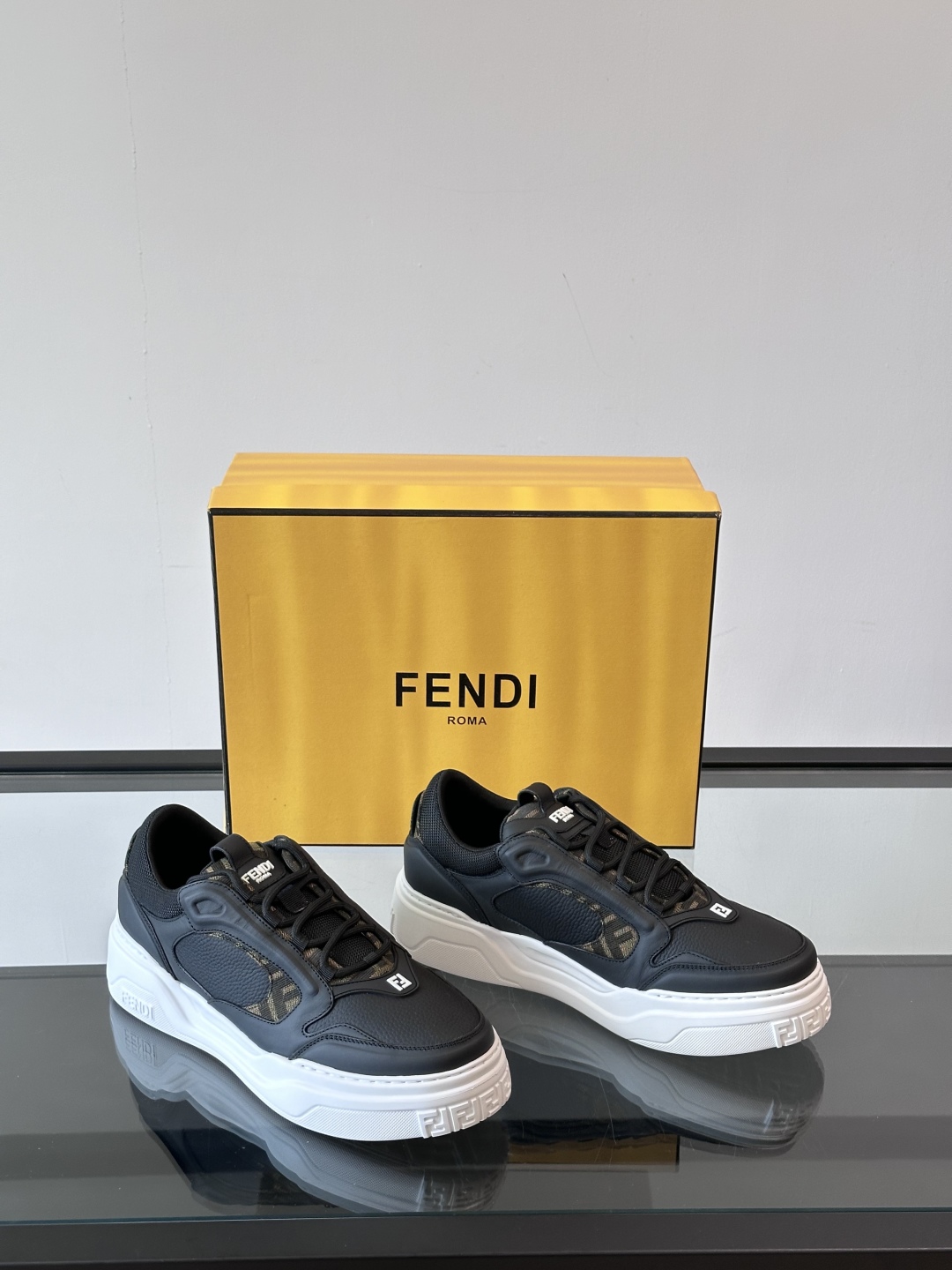 Fendi芬迪春夏最新走秀款运动鞋 25秀场出镜率最高的单品 原版购入开发 一比一复刻 设计师Kim J