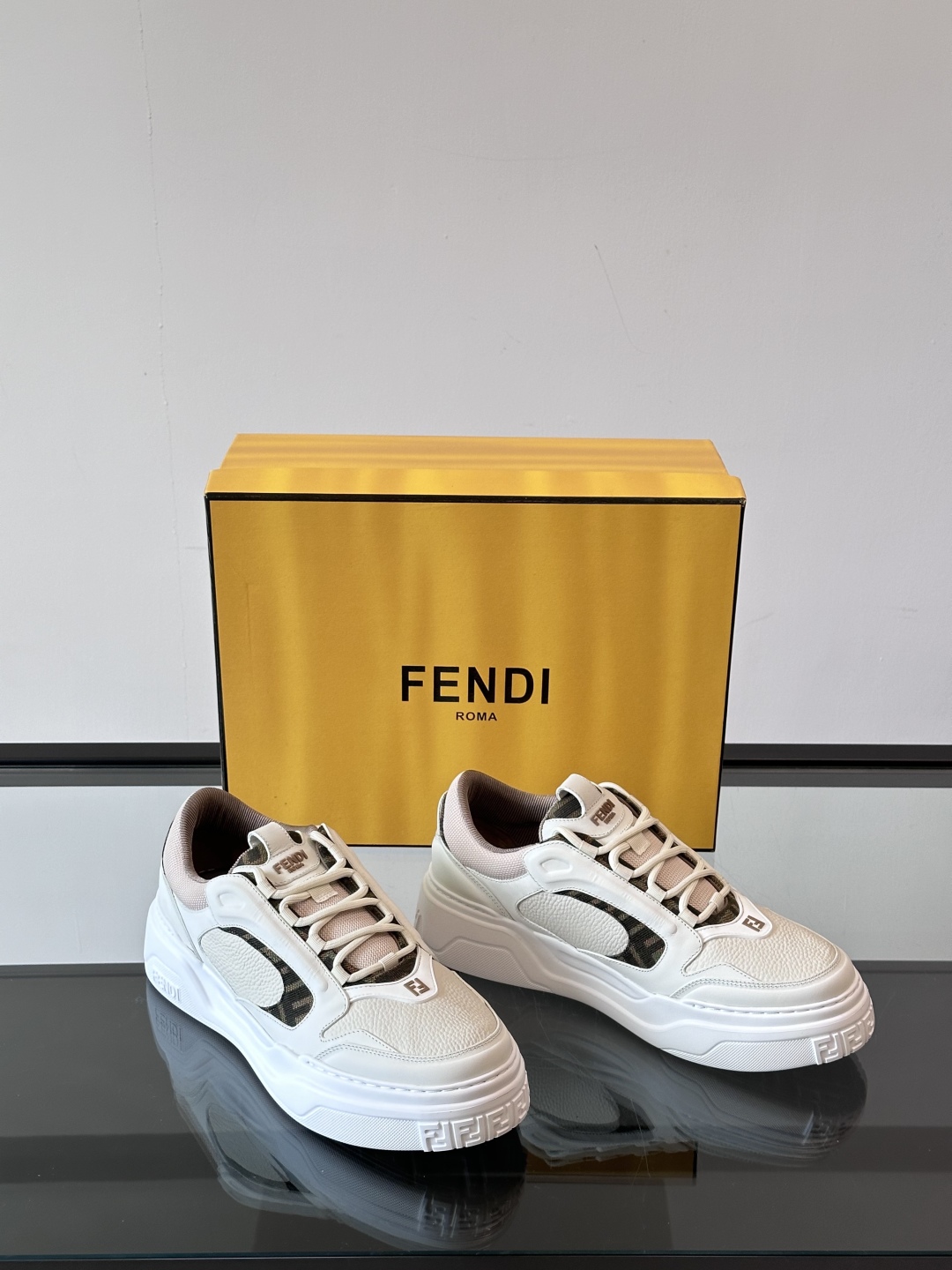 Fendi芬迪春夏最新走秀款运动鞋 25秀场出镜率最高的单品 原版购入开发 一比一复刻 设计师Kim J
