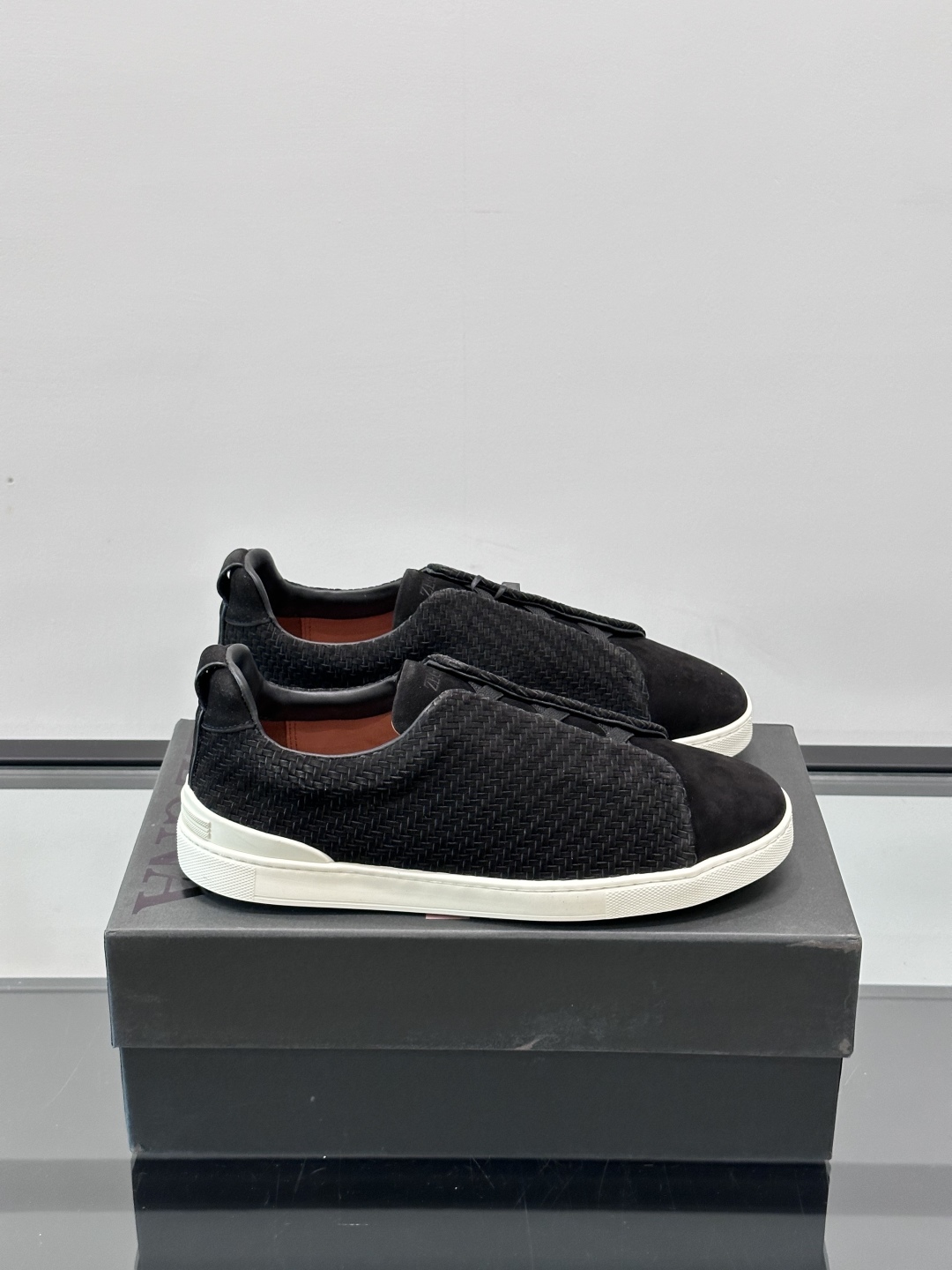 ZEGNA 杰尼亚 绒面奢华休闲TriPle Stitch™ 2025新款男士休闲鞋，选用进口翻毛牛皮打