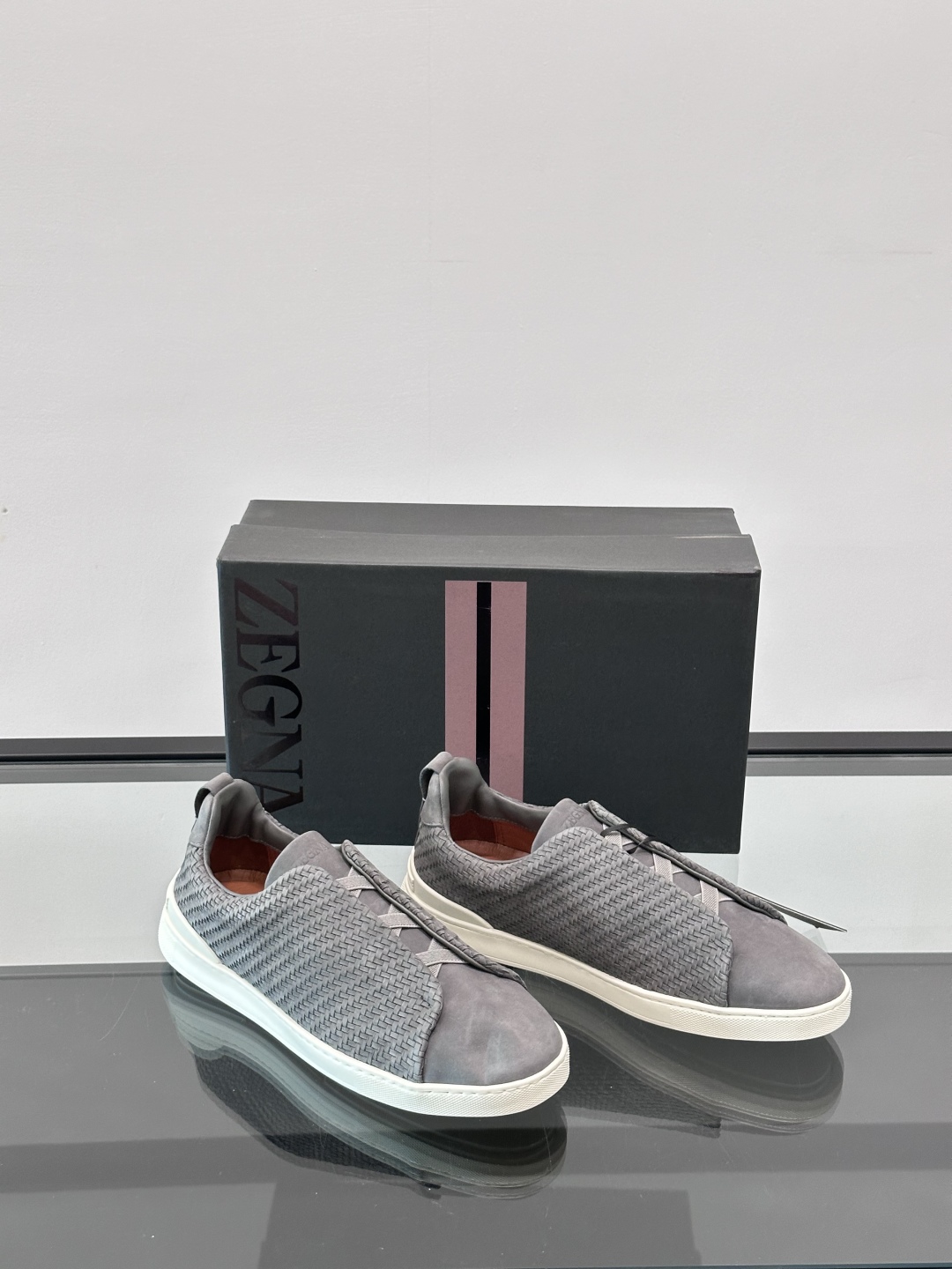 ZEGNA 杰尼亚 绒面奢华休闲TriPle Stitch™ 2025新款男士休闲鞋，选用进口翻毛牛皮打