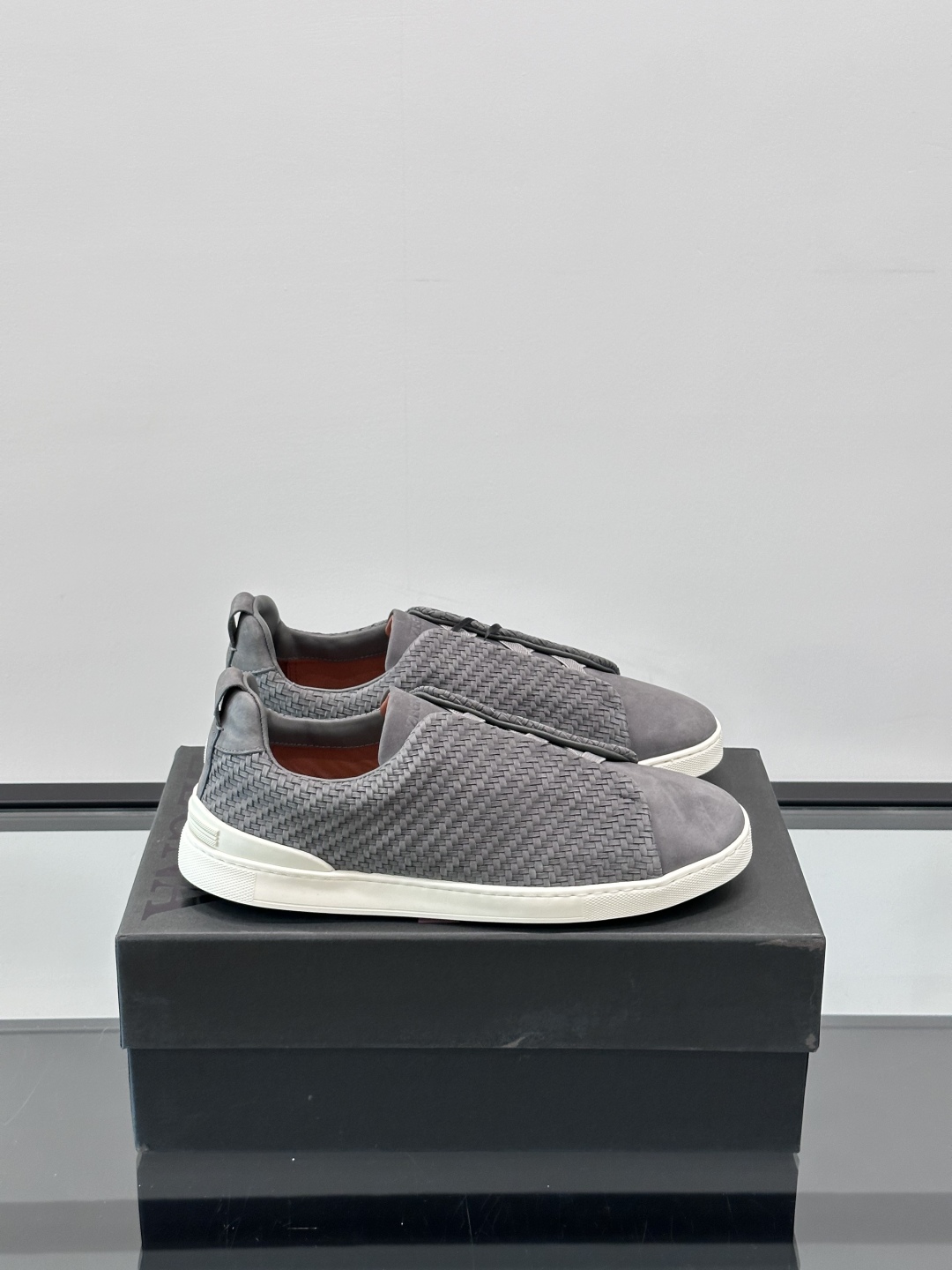 ZEGNA 杰尼亚 绒面奢华休闲TriPle Stitch™ 2025新款男士休闲鞋，选用进口翻毛牛皮打