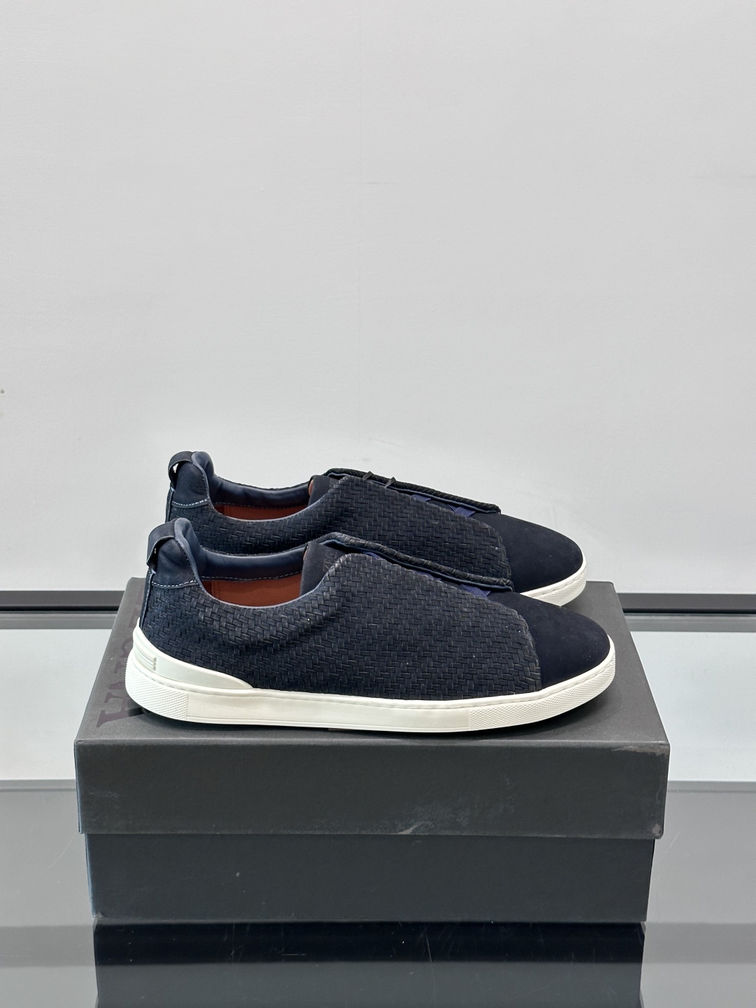 ZEGNA 杰尼亚 绒面奢华休闲TriPle Stitch™ 2025新款男士休闲鞋，选用进口翻毛牛皮打