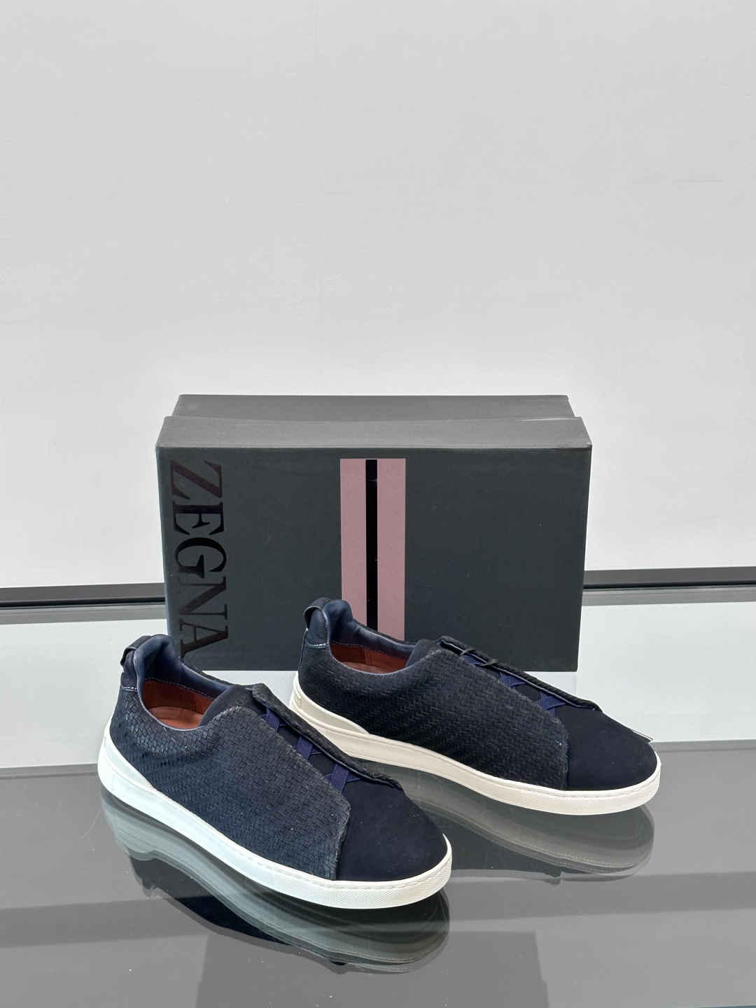 ZEGNA 杰尼亚 绒面奢华休闲TriPle Stitch™ 2025新款男士休闲鞋，选用进口翻毛牛皮打