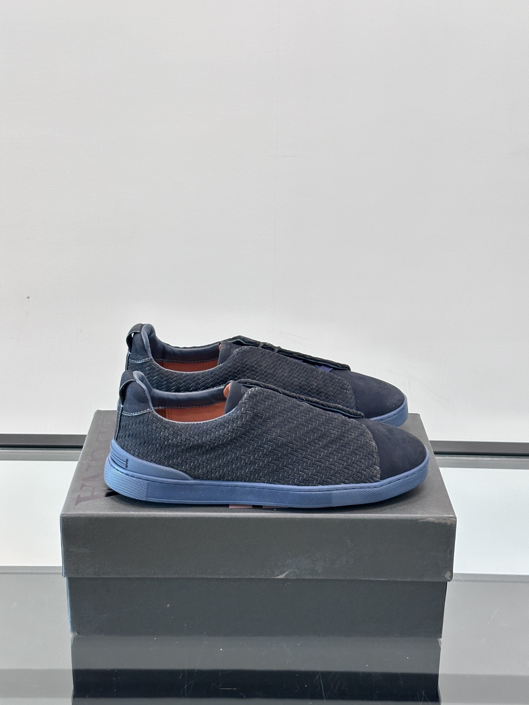ZEGNA 杰尼亚 绒面奢华休闲TriPle Stitch™ 2025新款男士休闲鞋，选用进口翻毛牛皮打